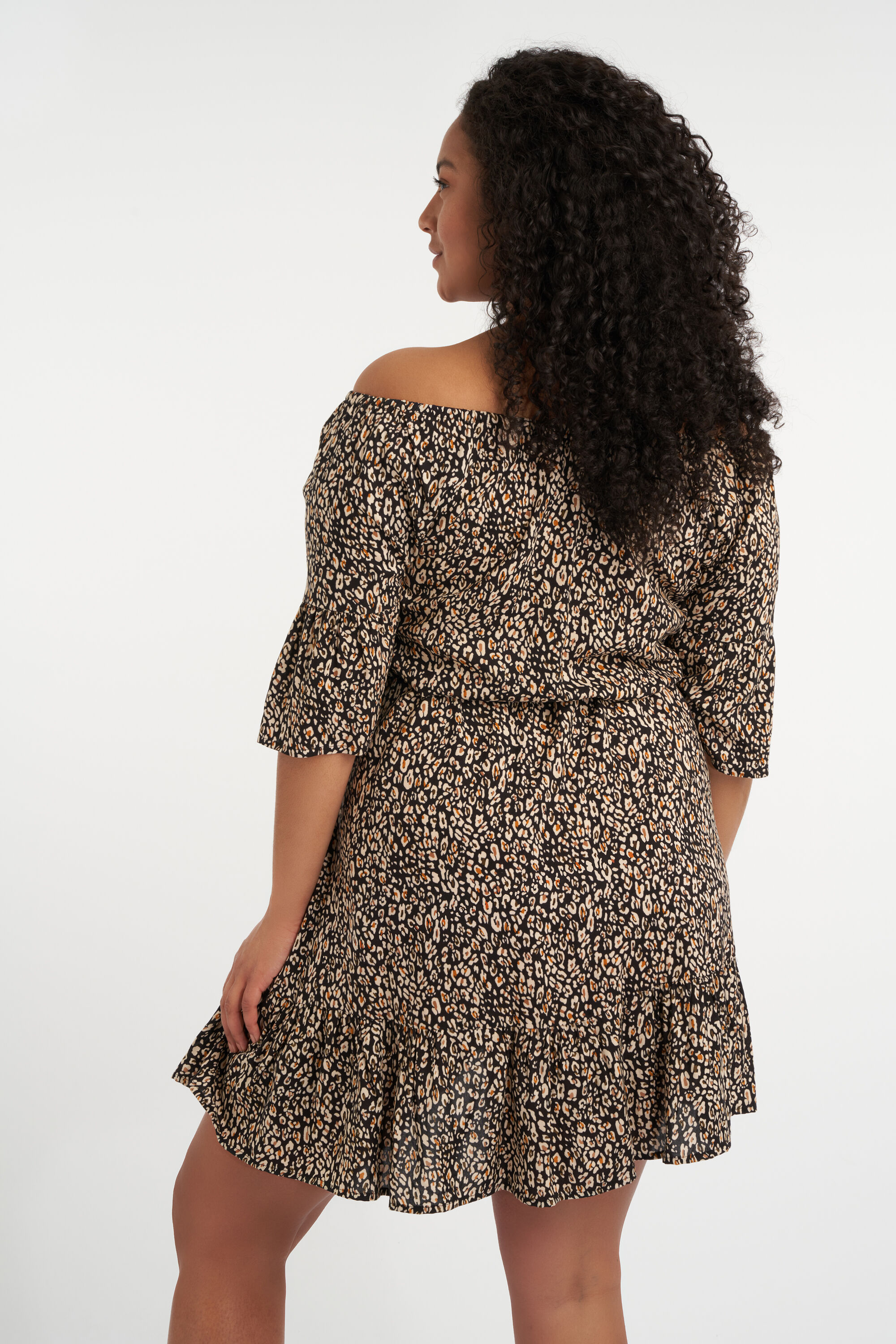 Robe imprim&eacute;e &agrave; &eacute;paules d&eacute;nud&eacute;es image number 3