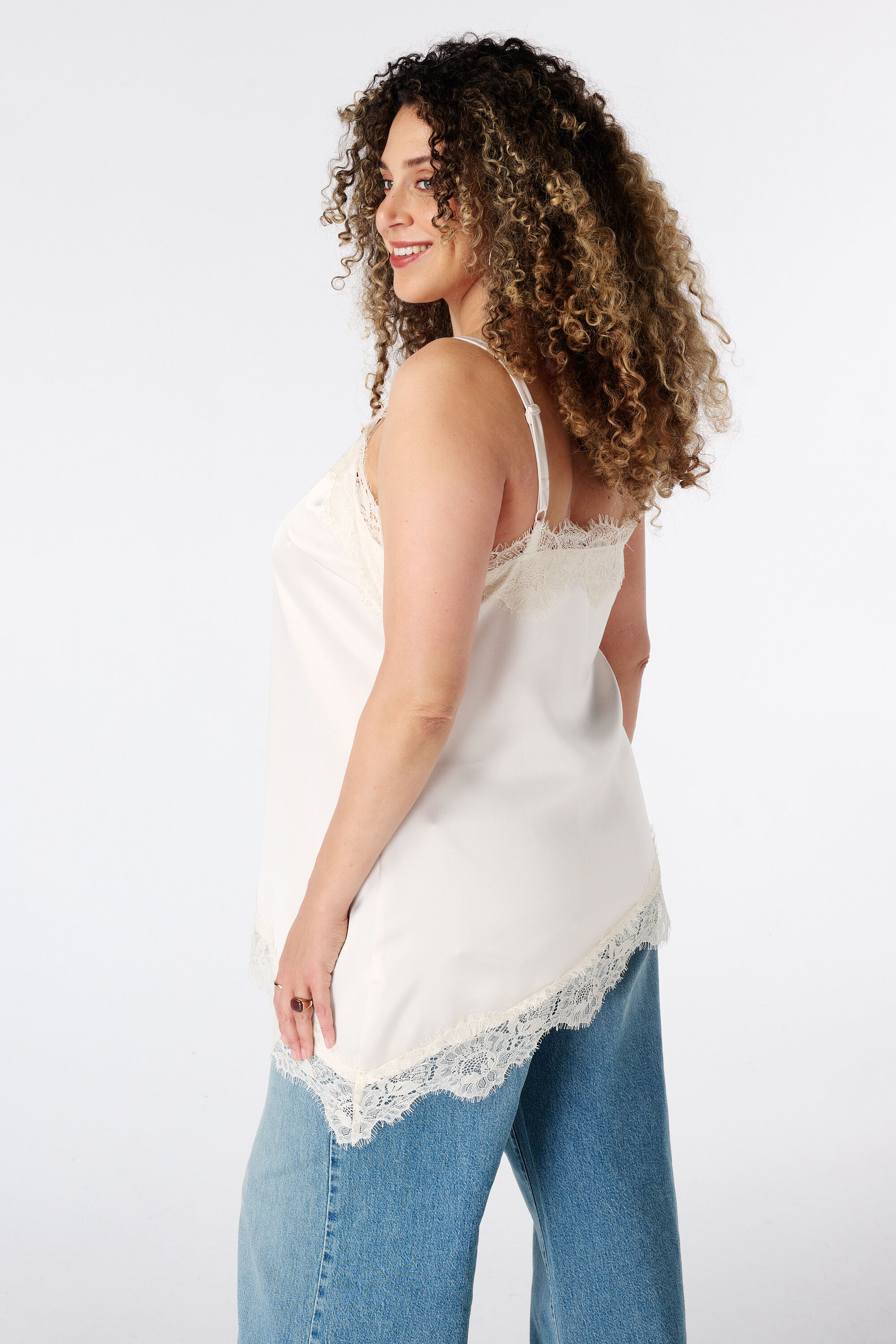 Top asym&eacute;trique avec dentelle image number 3