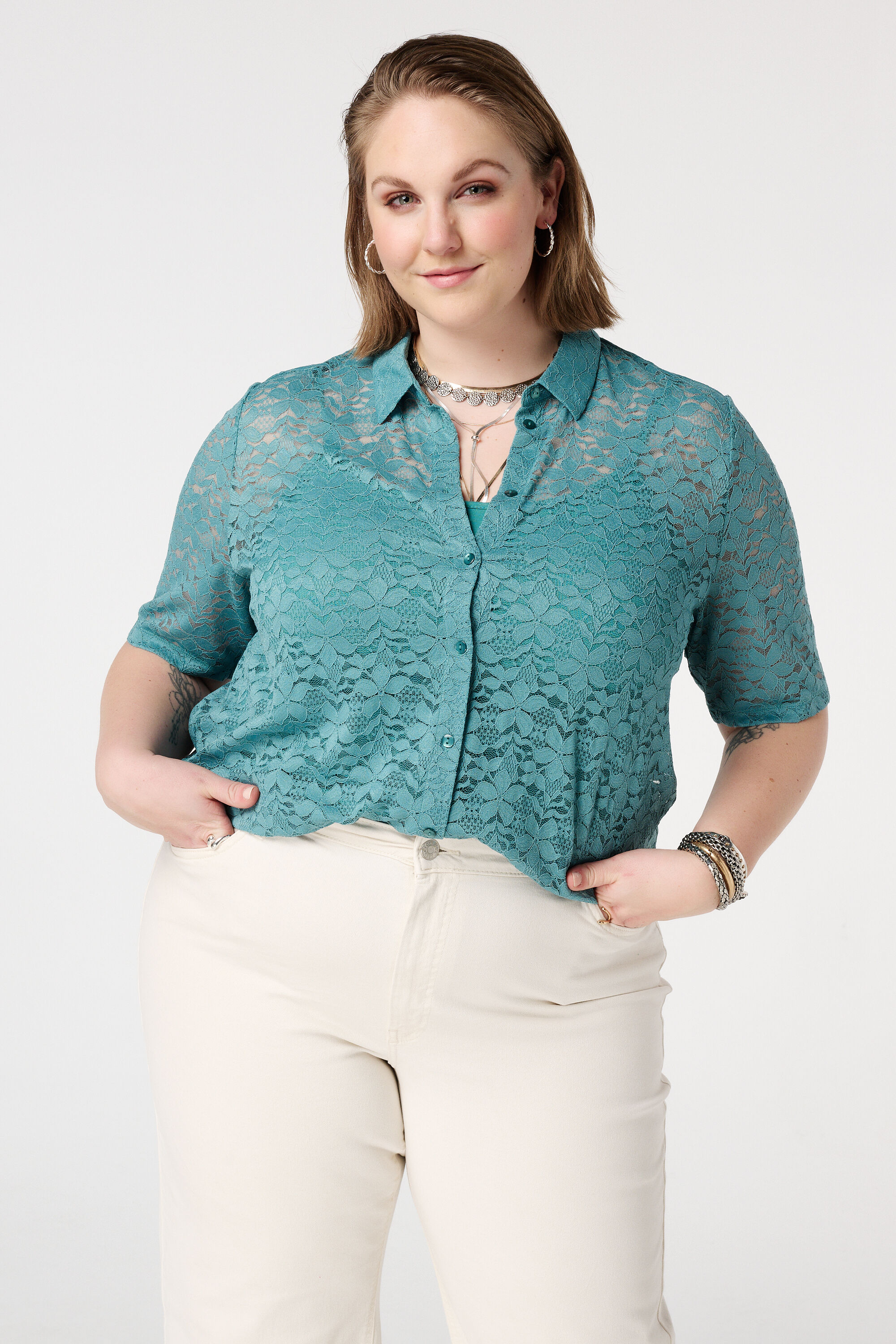 Top en dentelle &agrave; manches courtes