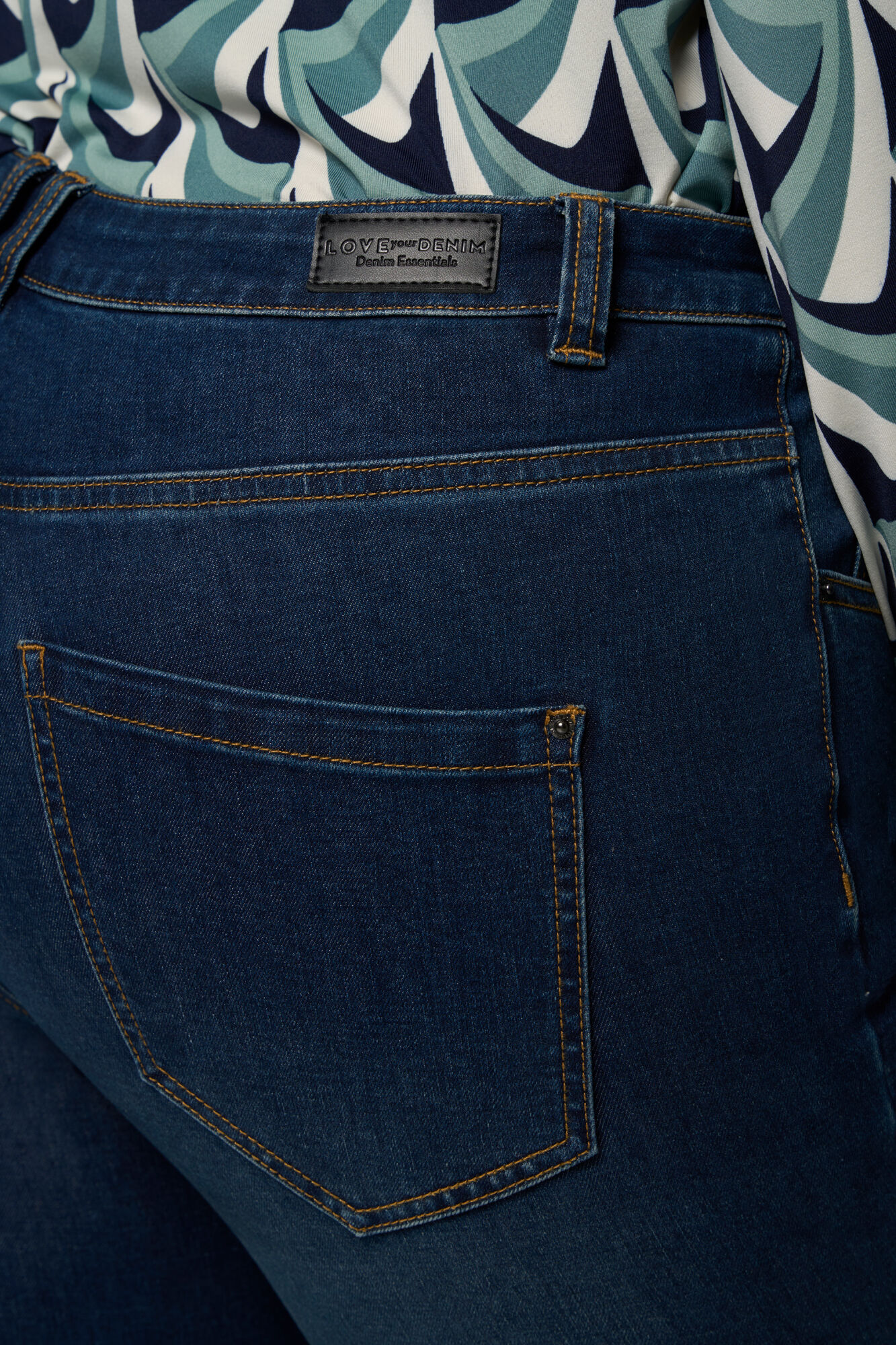 Jean &eacute;vas&eacute; 28 inch. image number 4