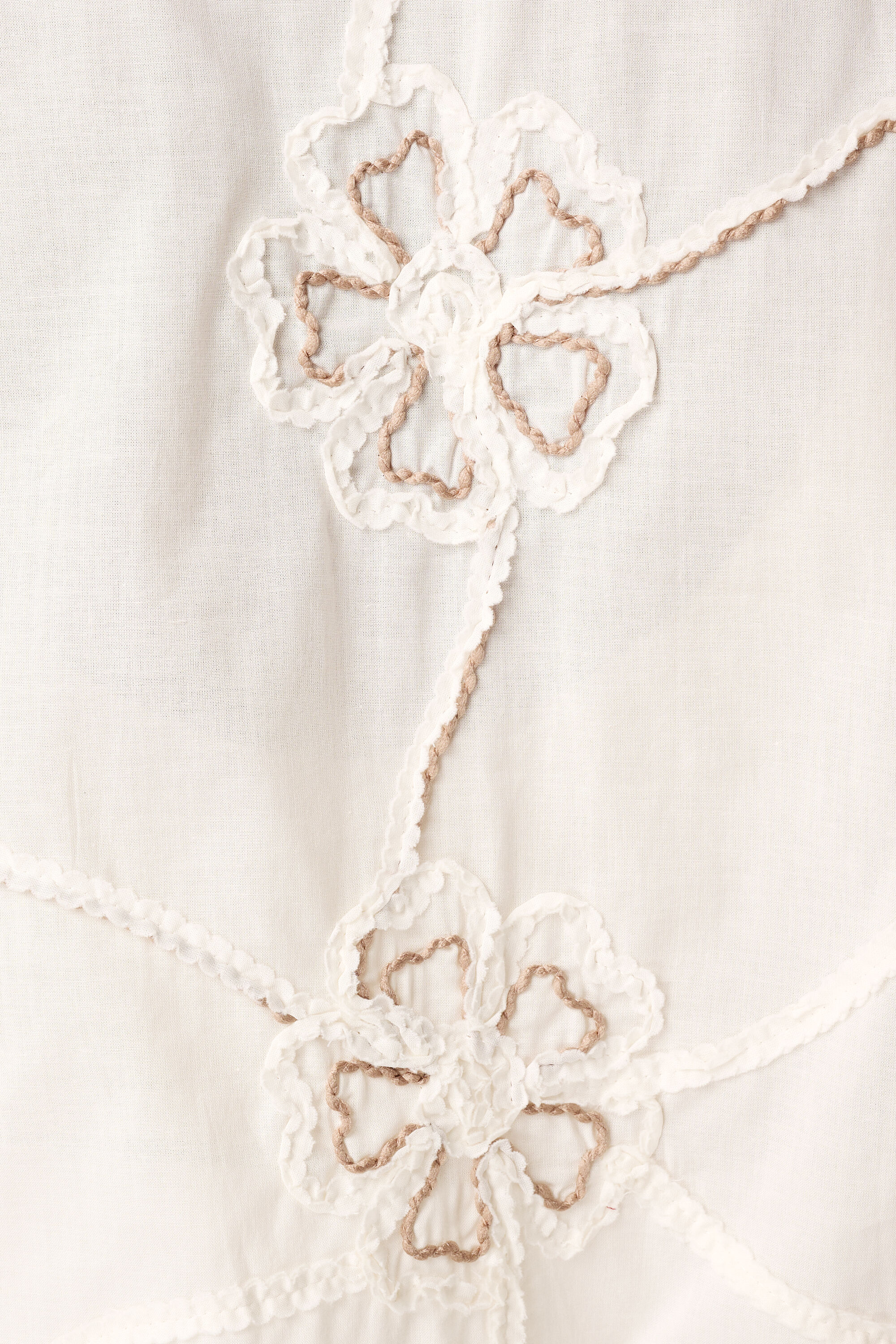 Blouse &agrave; fleurs brod&eacute;es image number 6