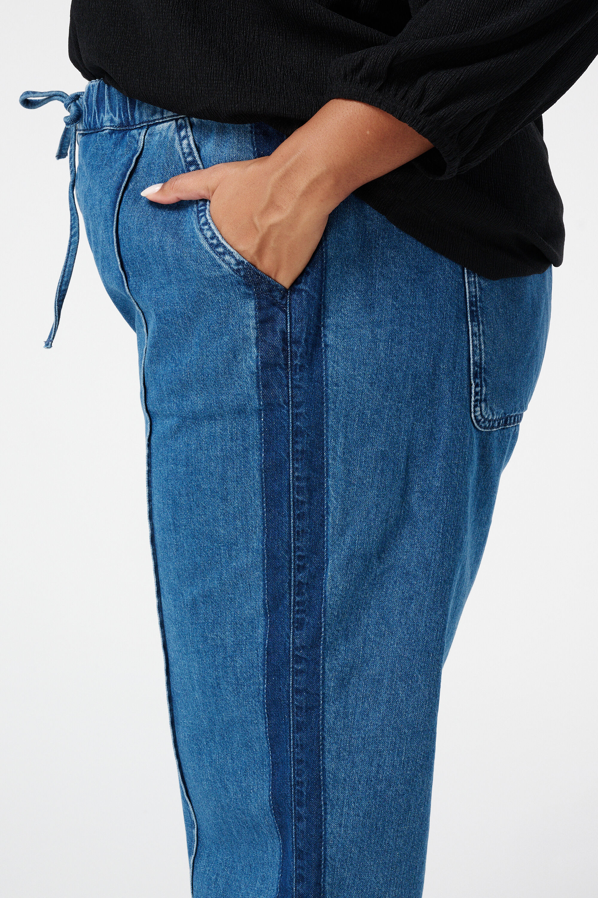 Pantalon en denim avec cordon image number 4