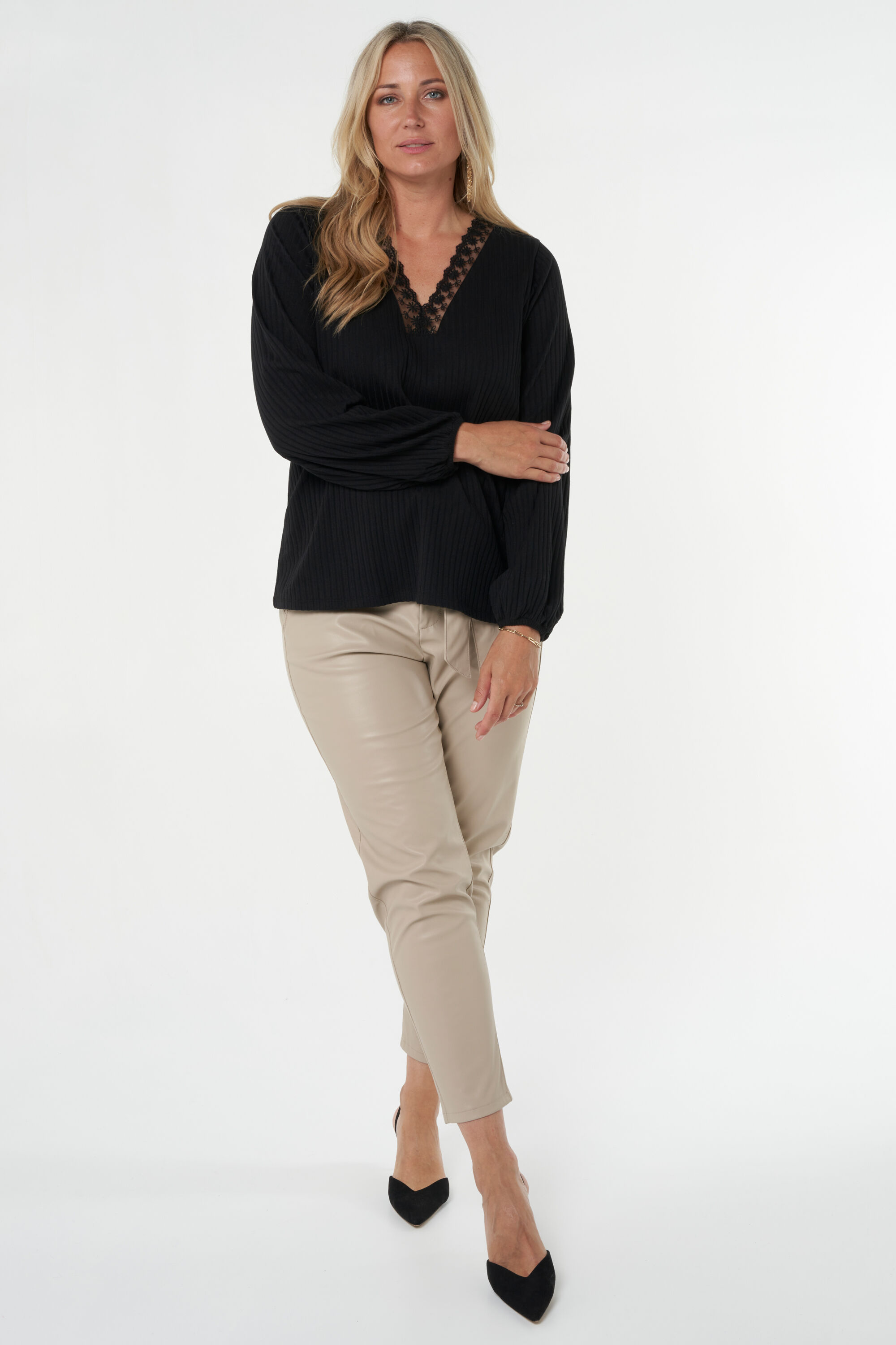 Haut avec d&eacute;tails en dentelle image number 6