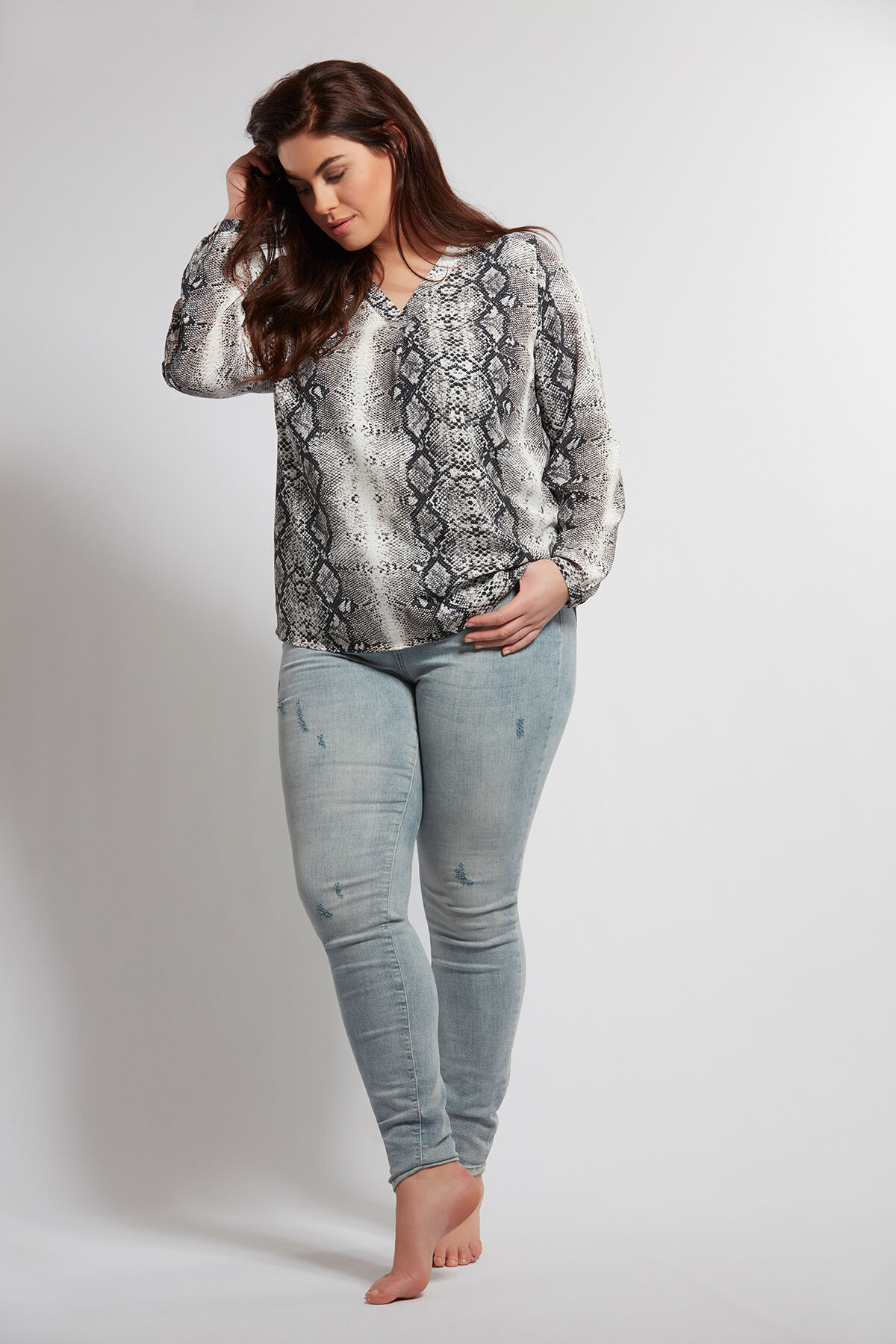 Blouse avec imprim&eacute; serpent  image number 4