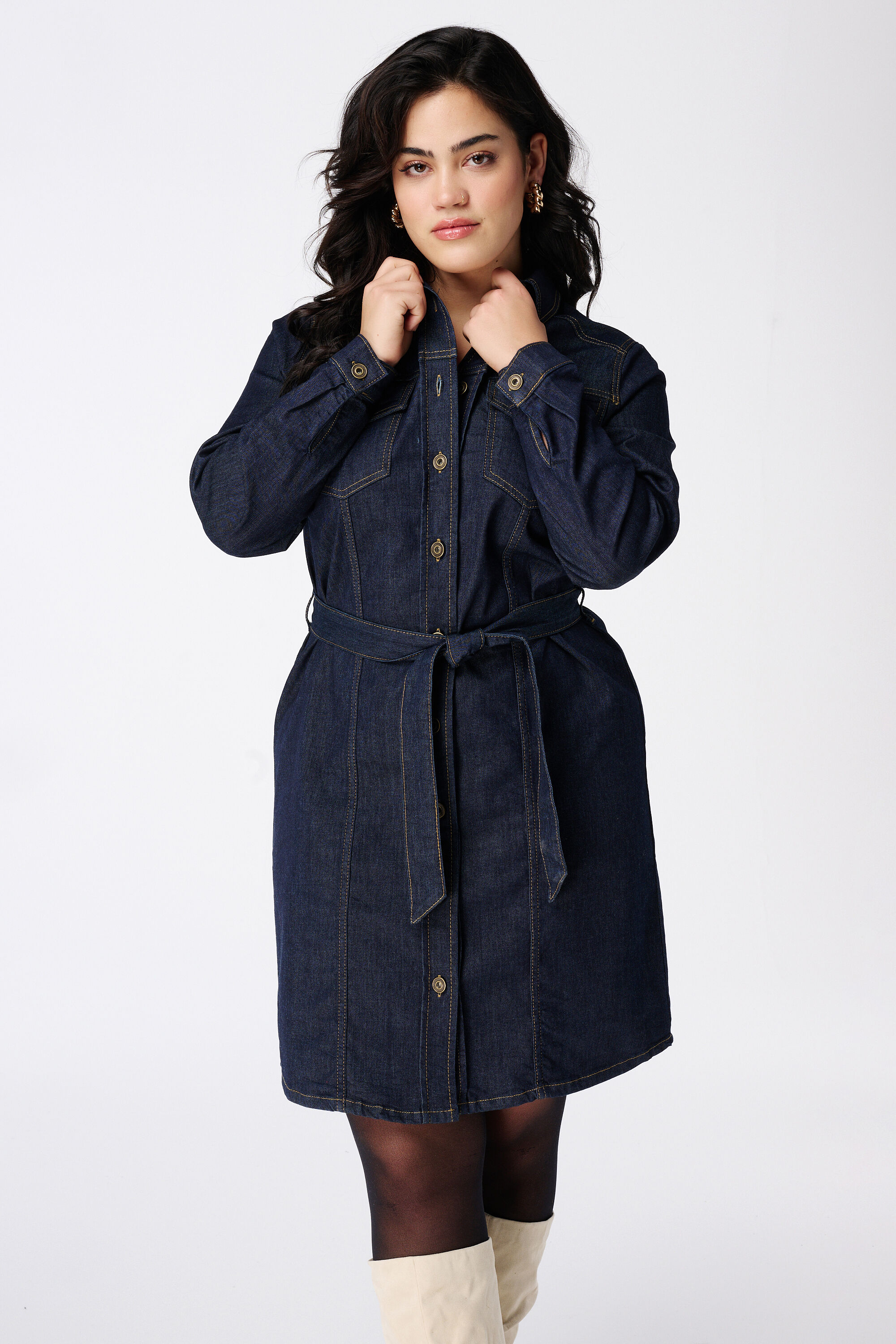 Robe en jean avec ceinture image number 5