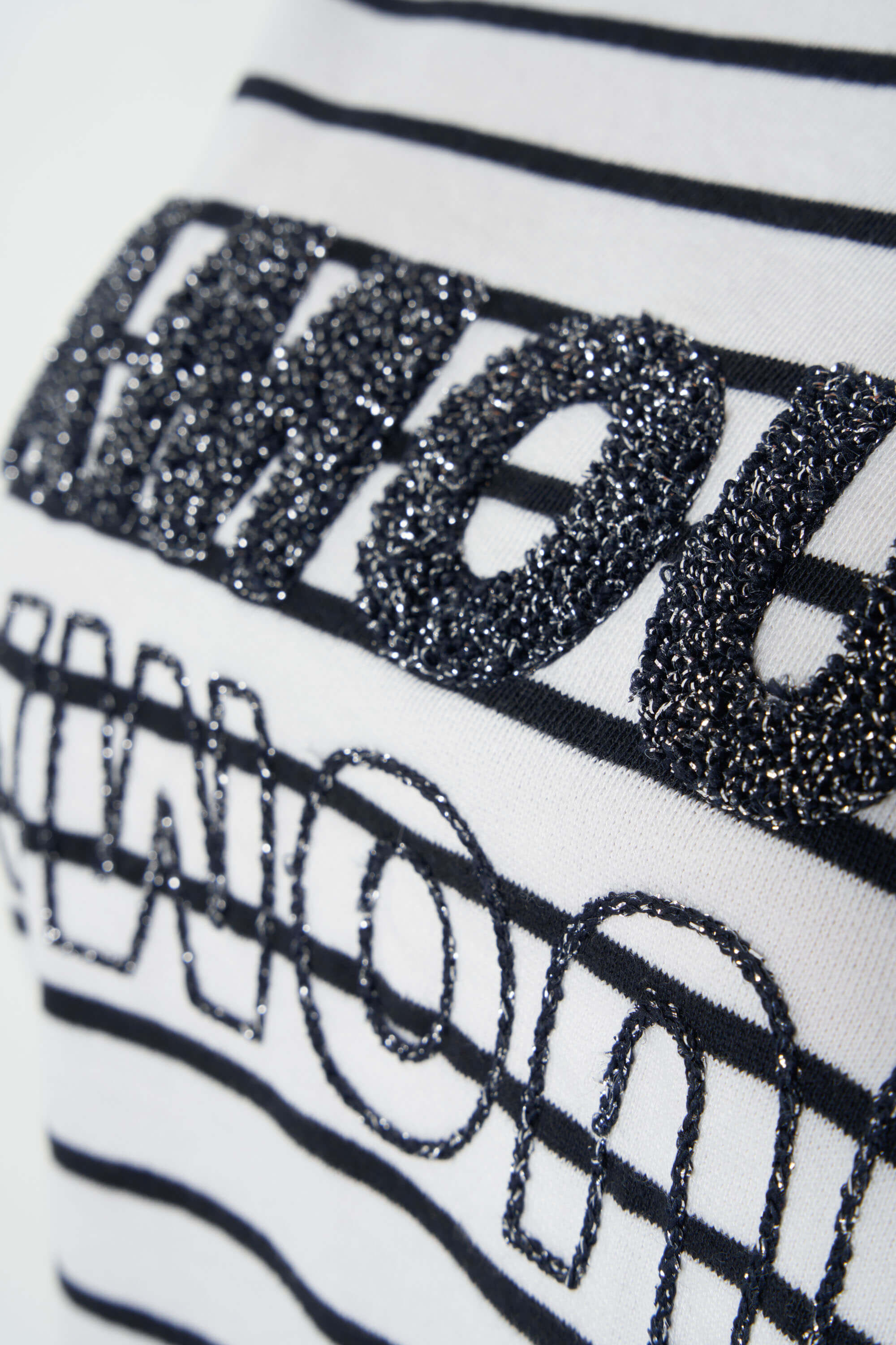 Pull avec inscription image number 5