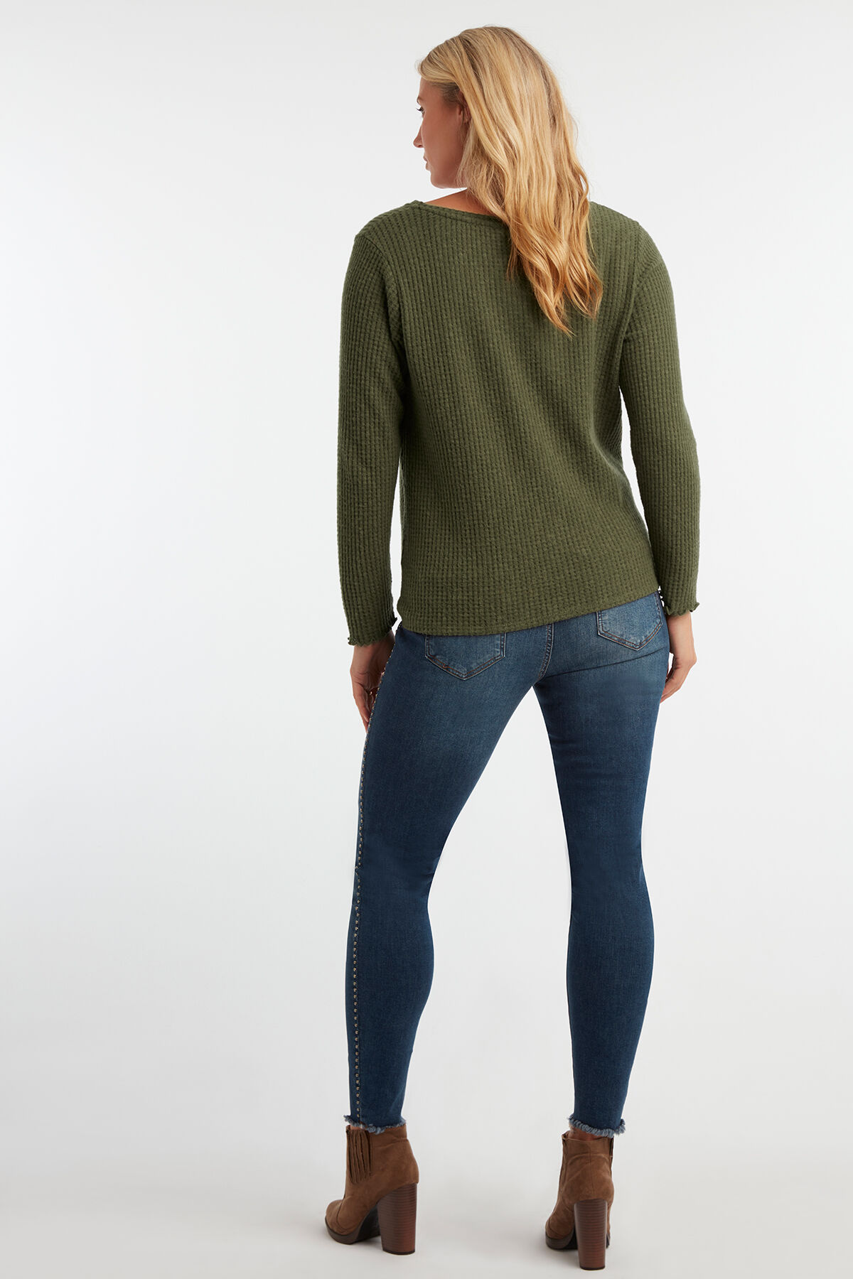 T-shirt manches longues au d&eacute;cor boutonn&eacute;   image number 4