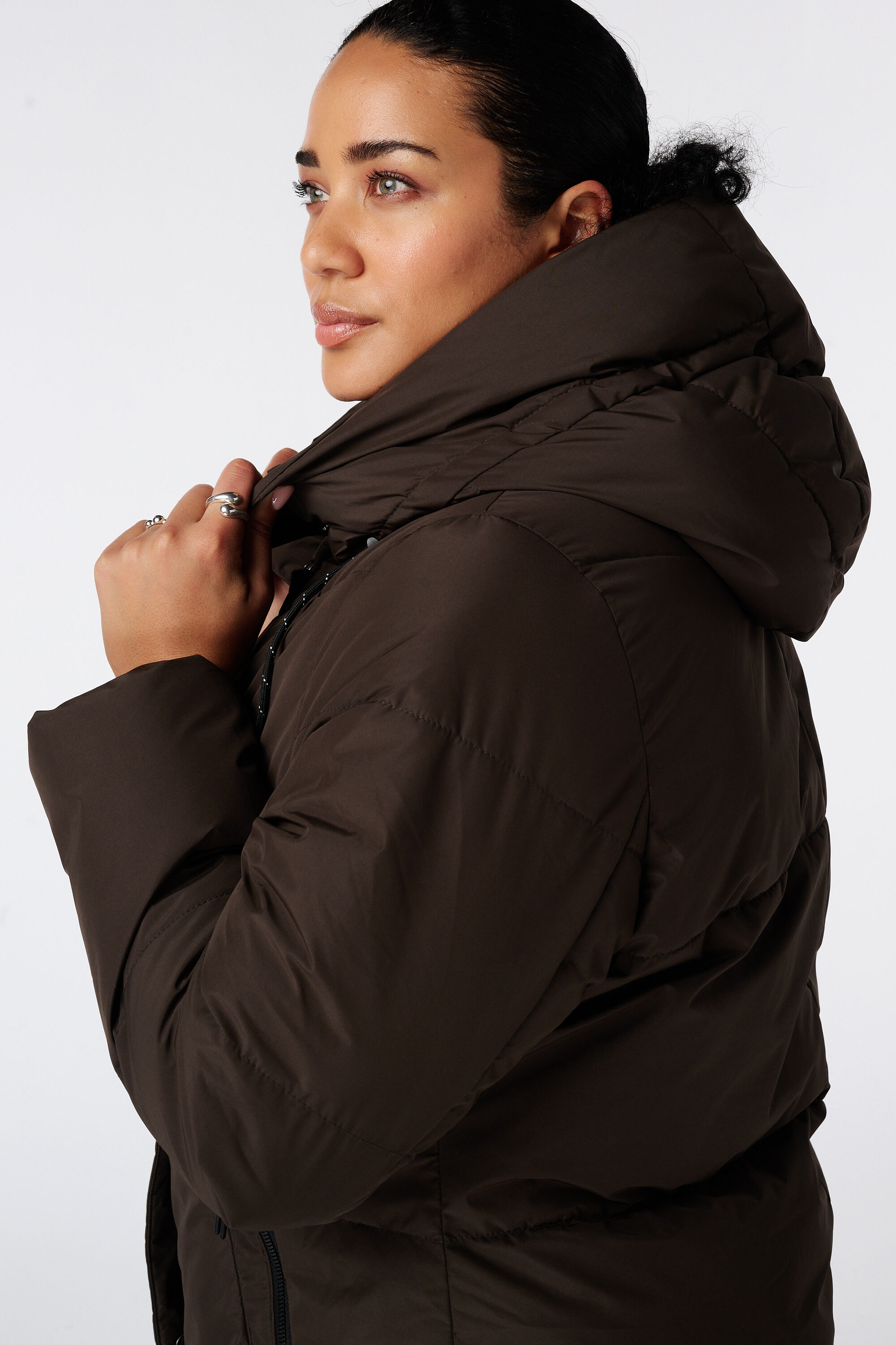 Manteau long matelass&eacute; avec capuche image number 4