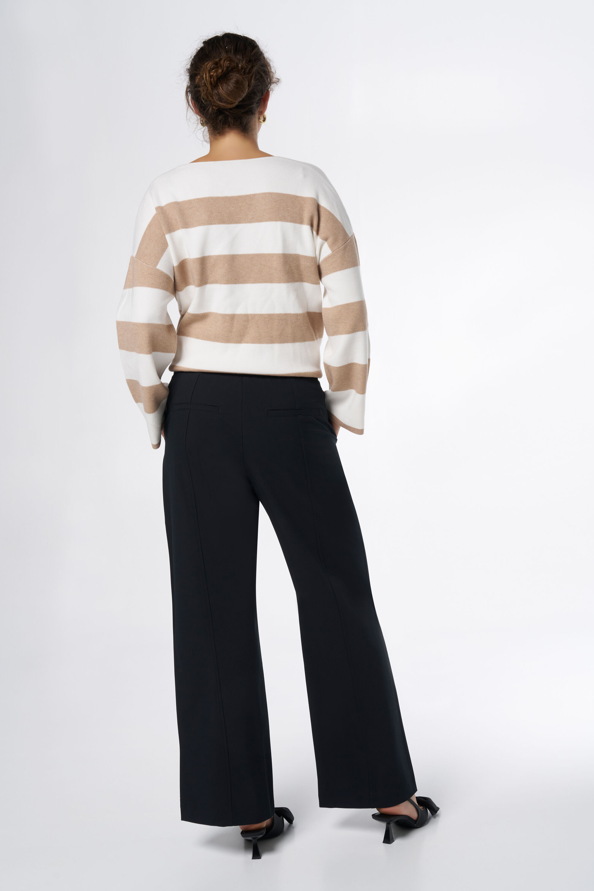 Pantalon &agrave; jambes larges avec boutons fantaisie image number 3
