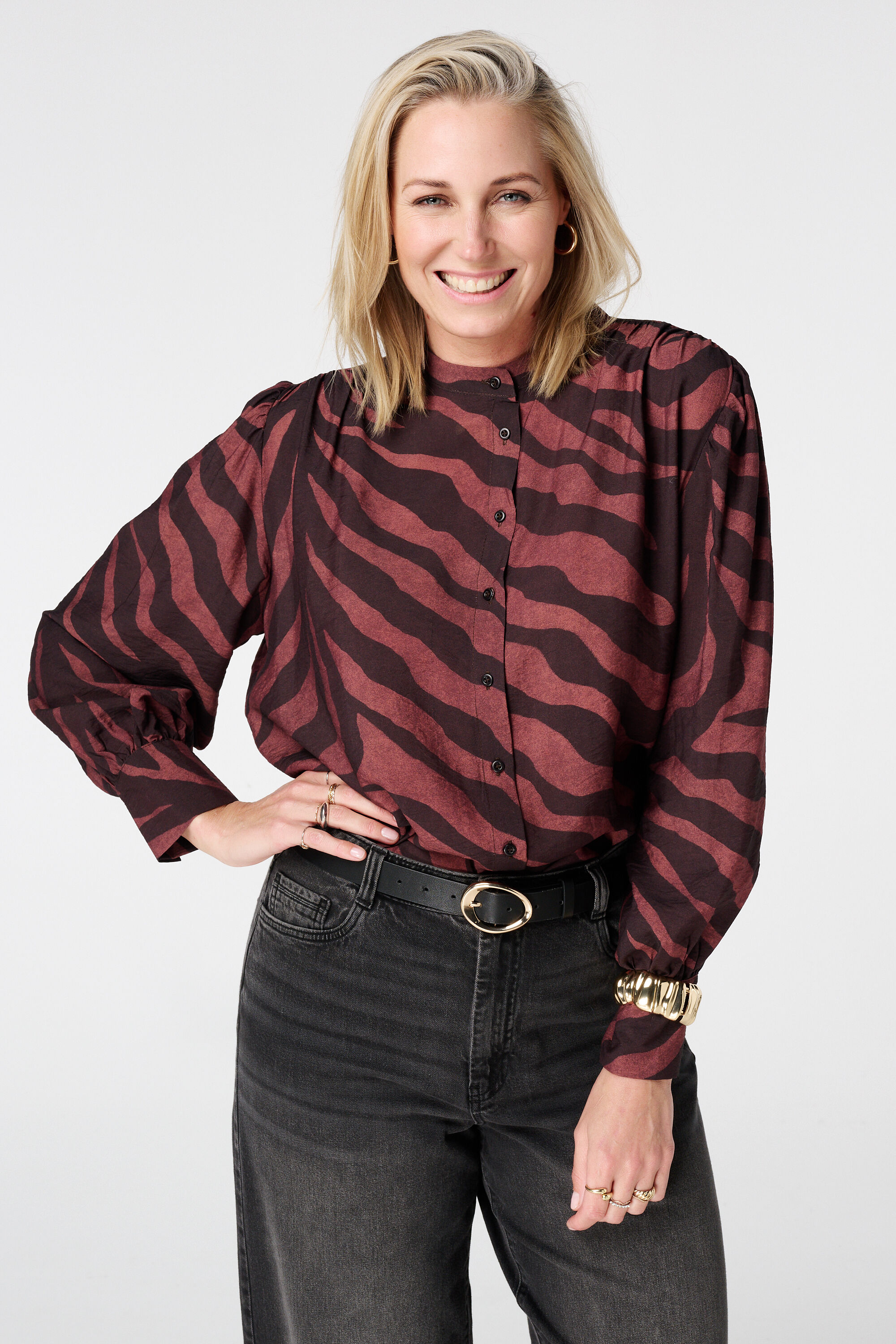 Ceinture en similicuir avec boucle dor&eacute;e