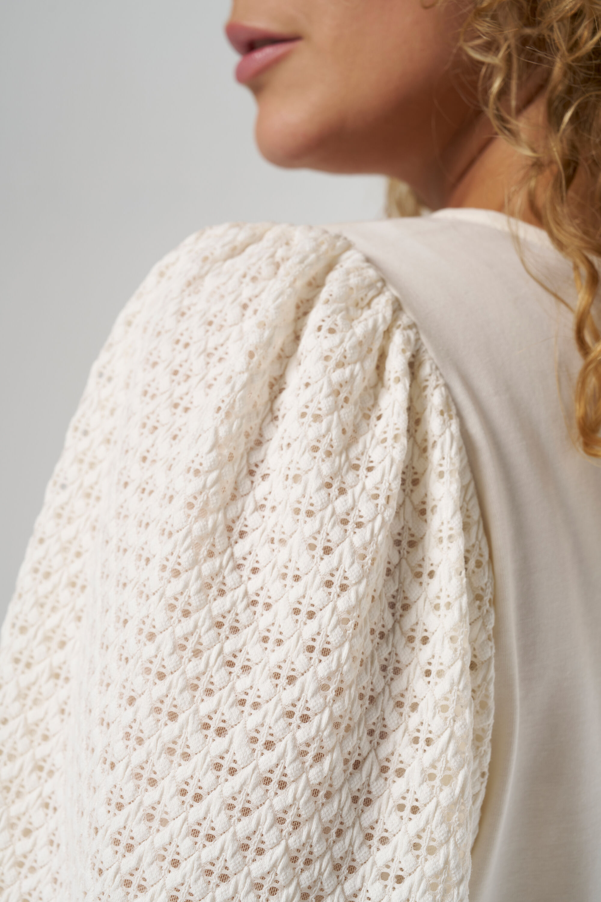 Top &agrave; manches bouffantes image number 4