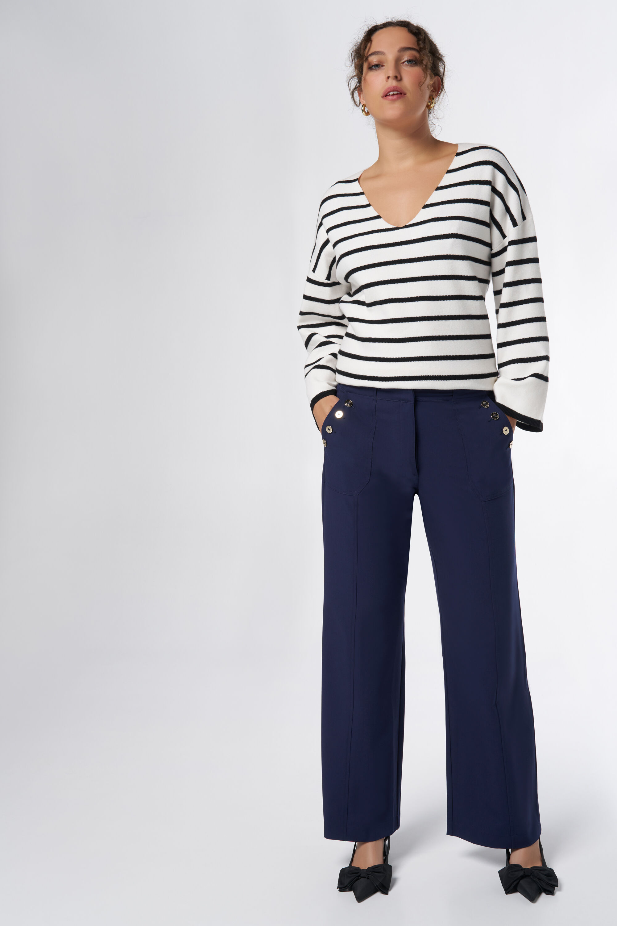 Pantalon &agrave; jambes larges avec boutons fantaisie image number 6