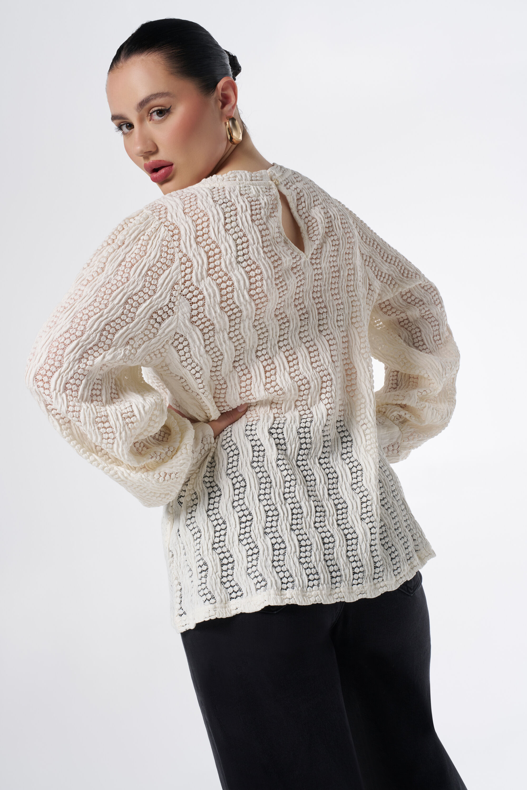 Haut avec broderie ajour&eacute;e image number 3