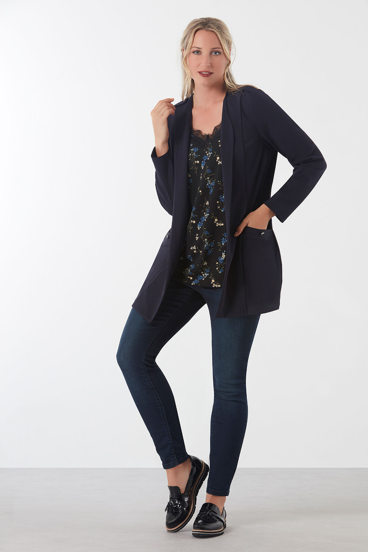 Veste blazer long avec d&eacute;tails sur les &eacute;paules image number 3