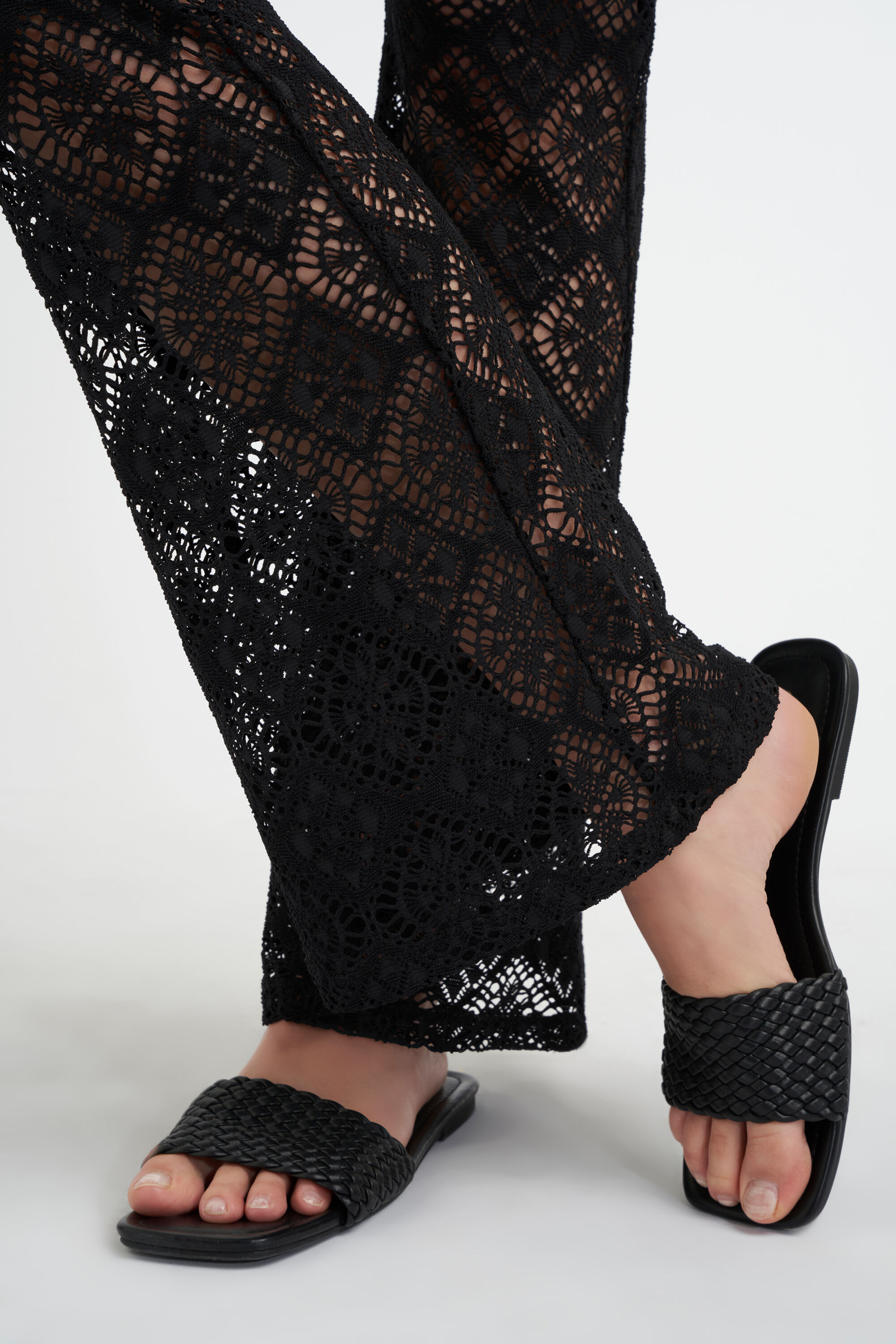 Legging &eacute;vas&eacute; en dentelle  image number 5