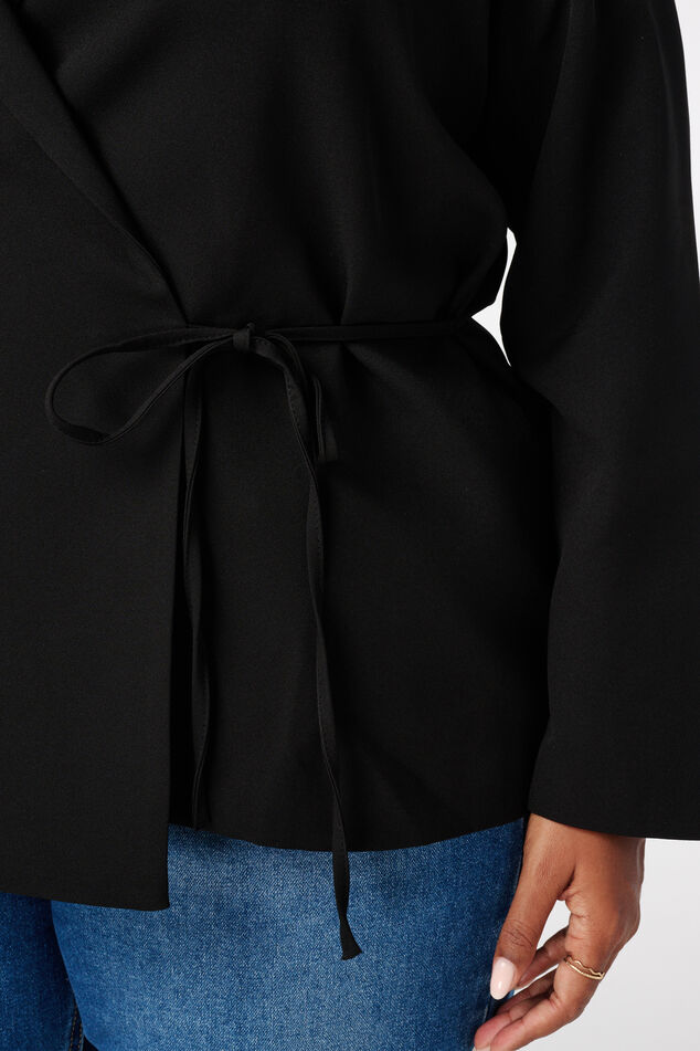 Blazer à revers avec ceinture à nouer image number 6