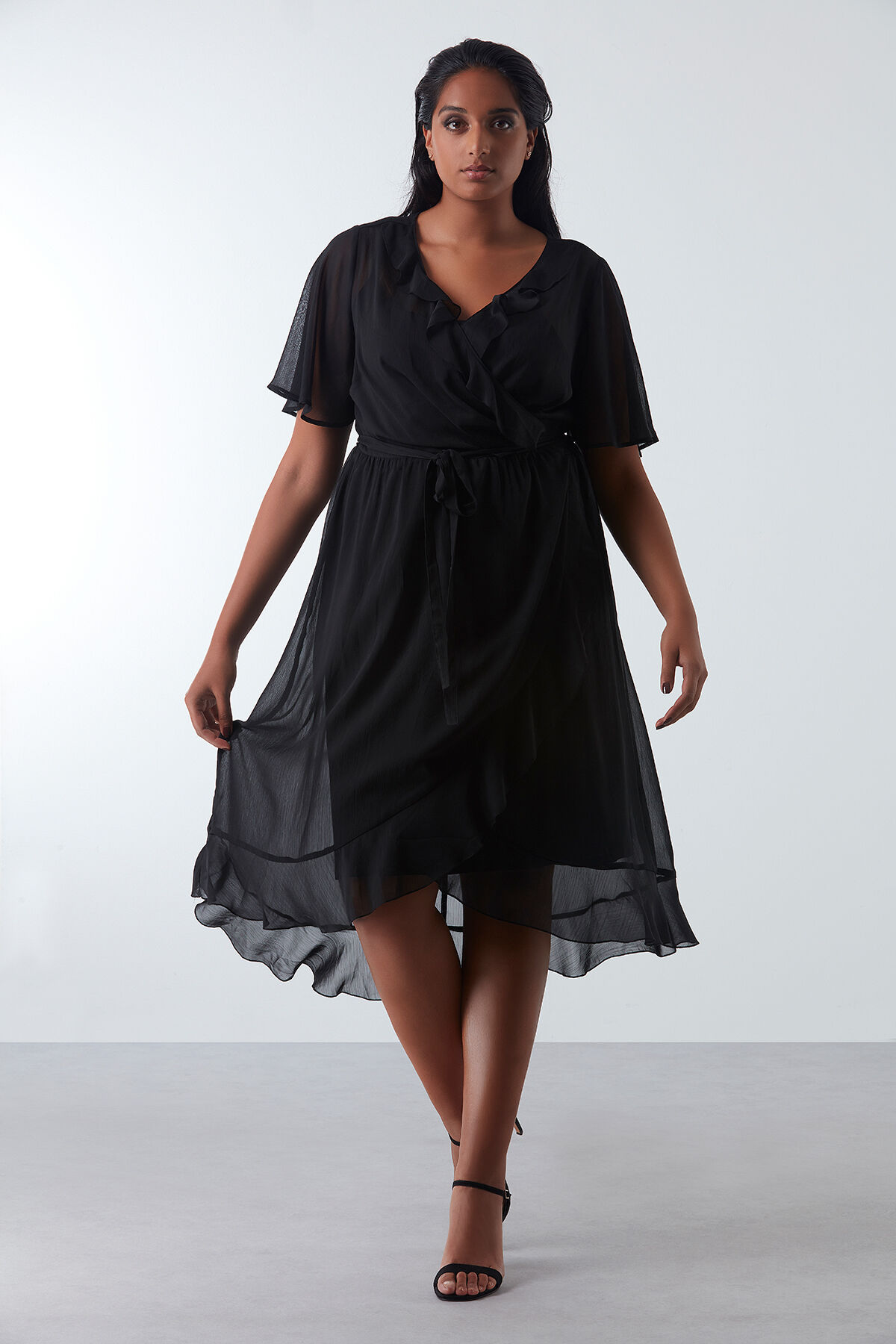 Robe cache-c&oelig;ur &agrave; volants image number 5