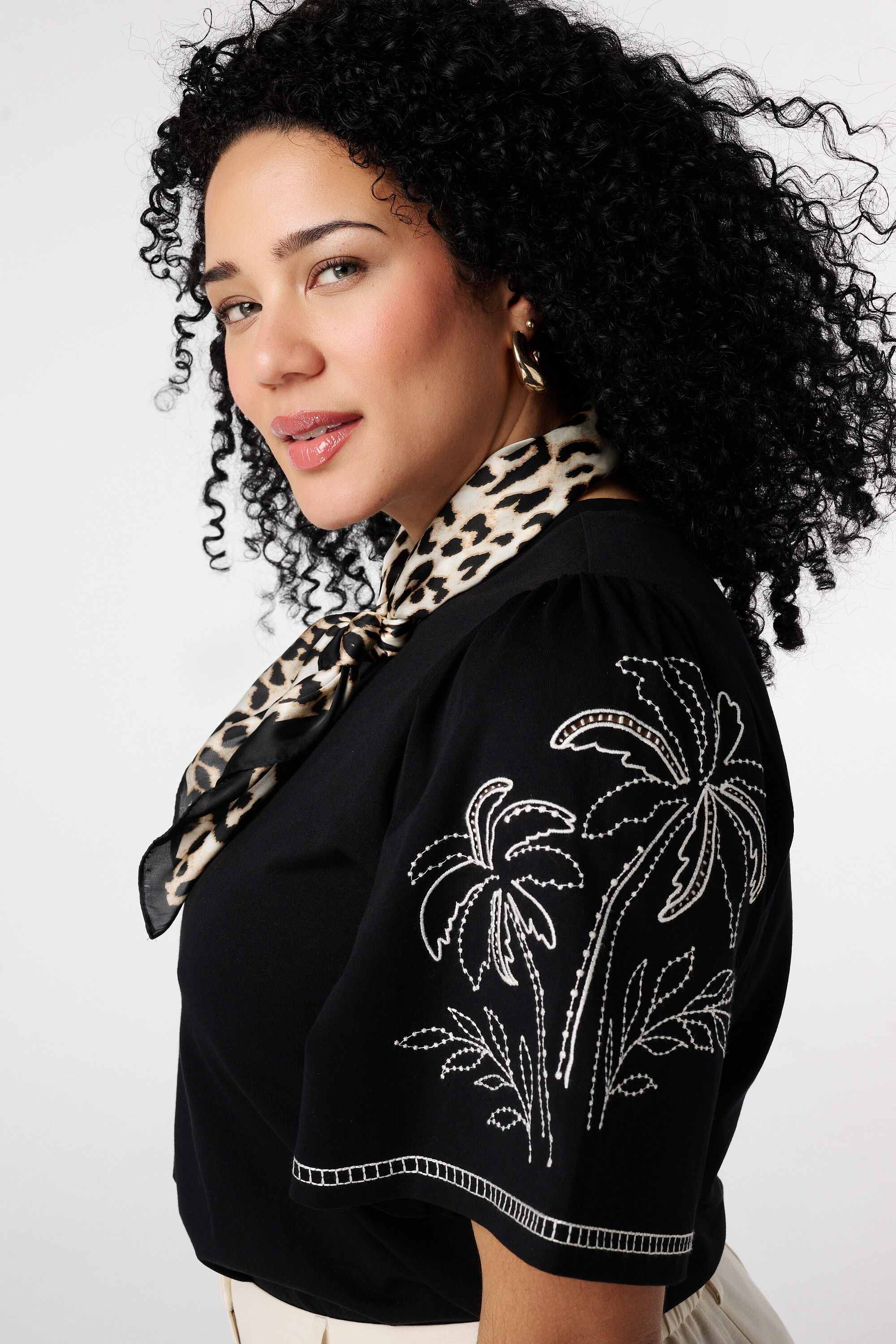 T-shirt avec broderie image number 4