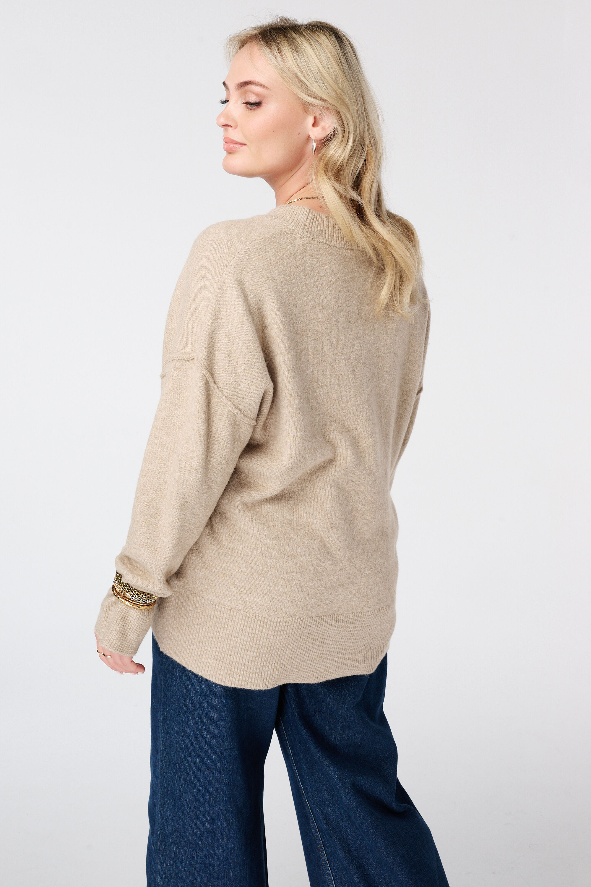 Pull &agrave; col en V image number 3