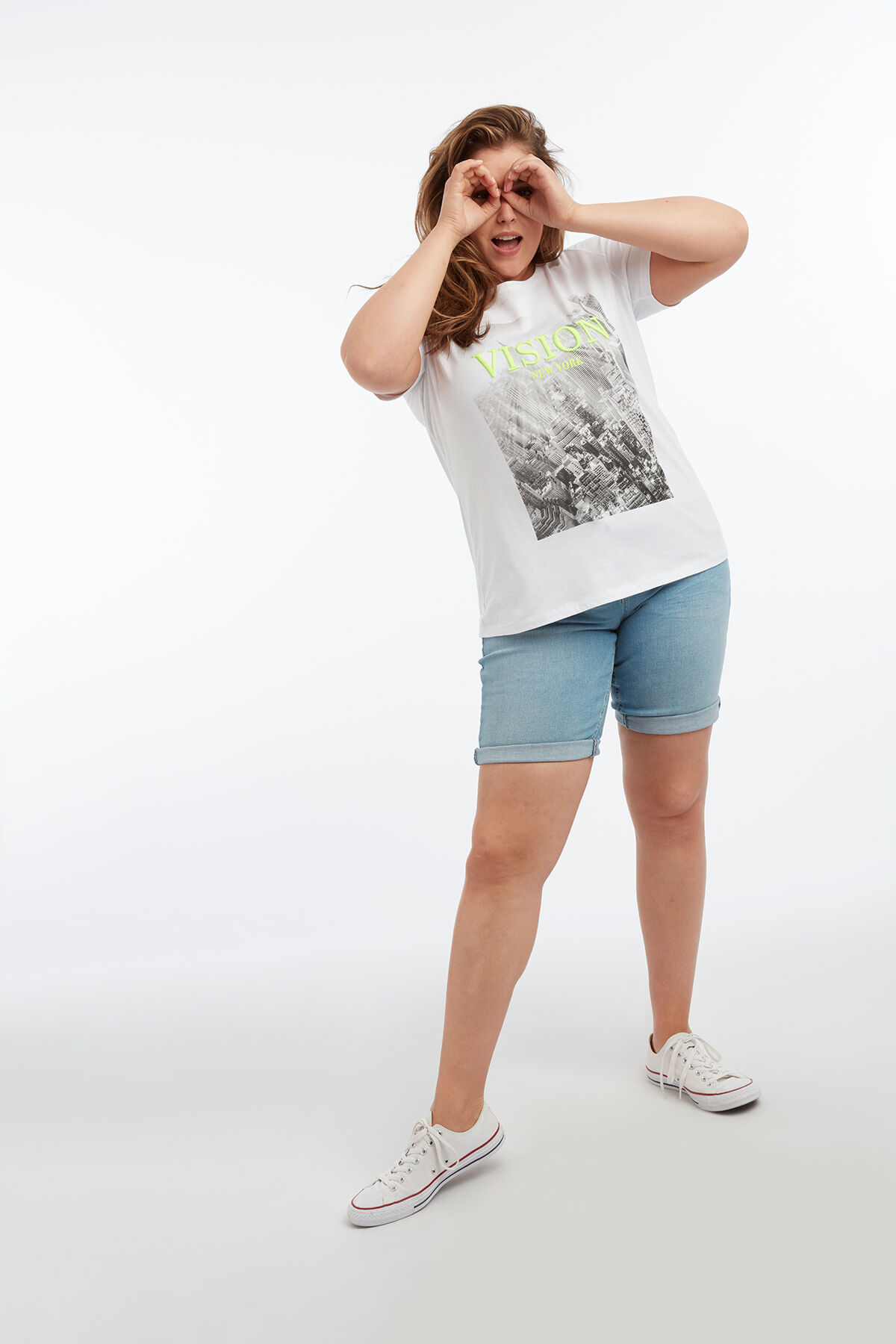 T-shirt avec imprim&eacute; et broderie image number 5