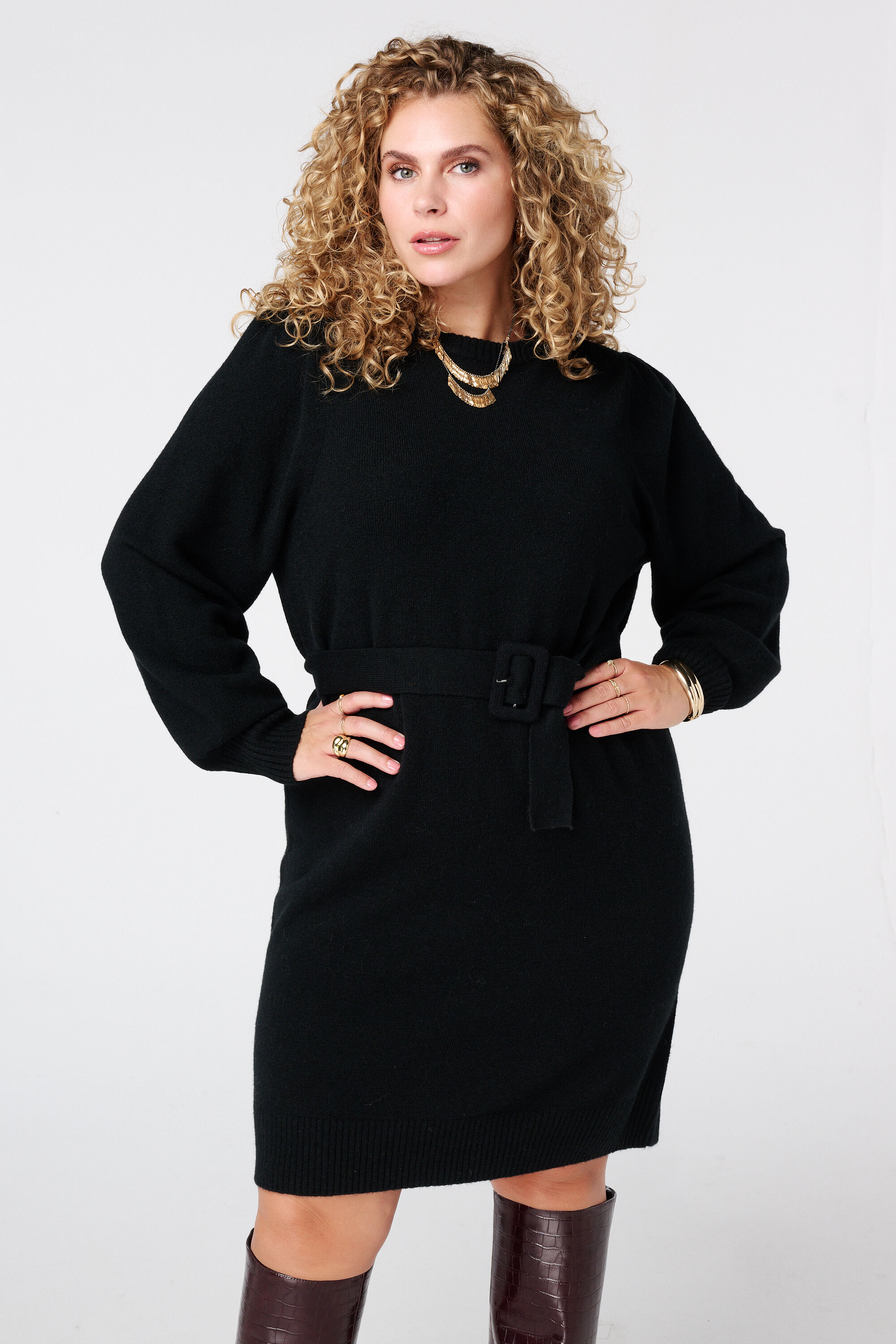 Robe tricot&eacute;e avec ceinture image number 5