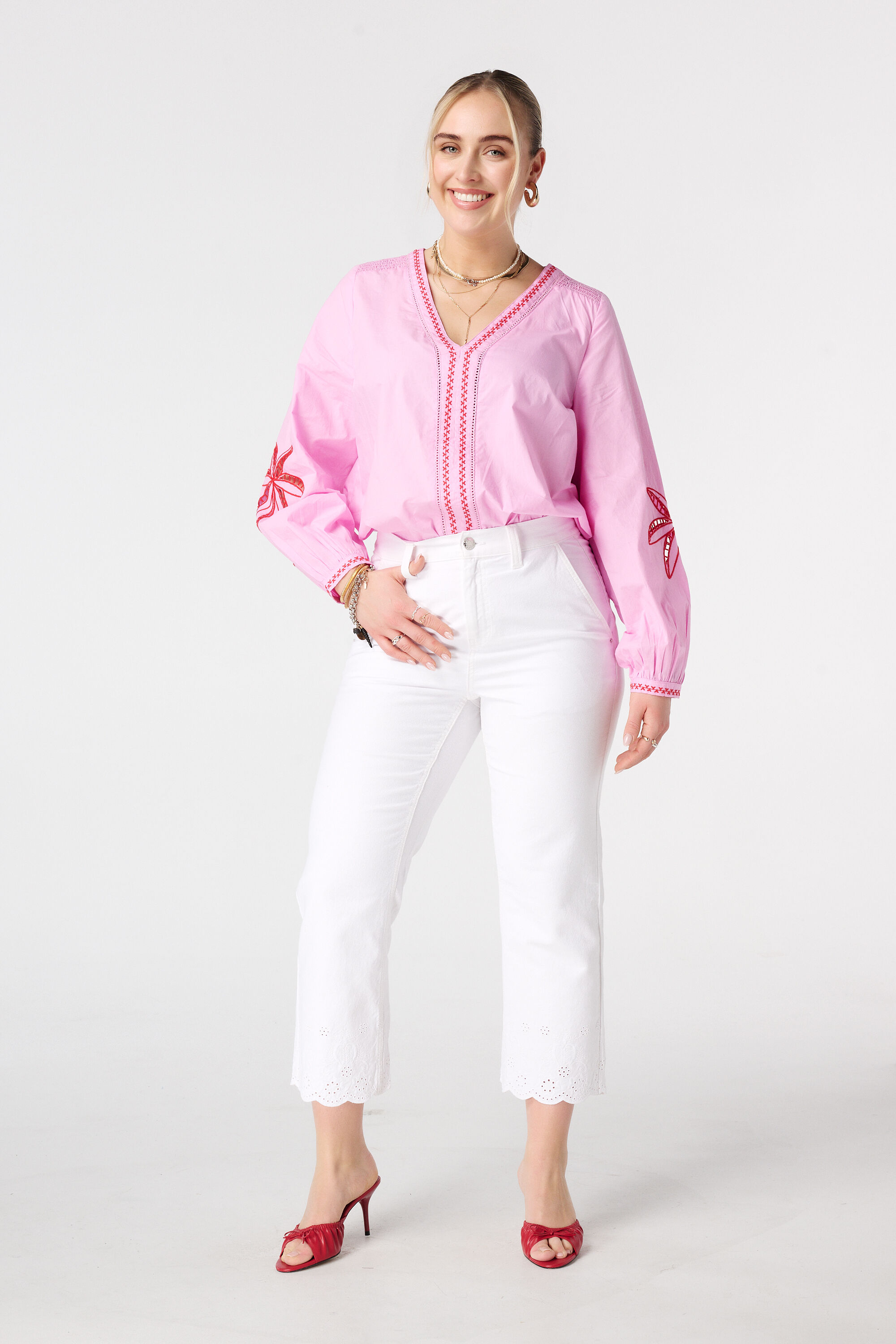 Jean straight leg avec bas brod&eacute;s