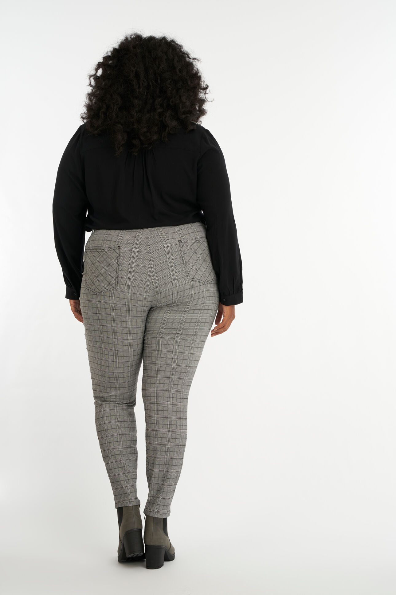 Pantalon aux fermetures d&eacute;coratives image number 5