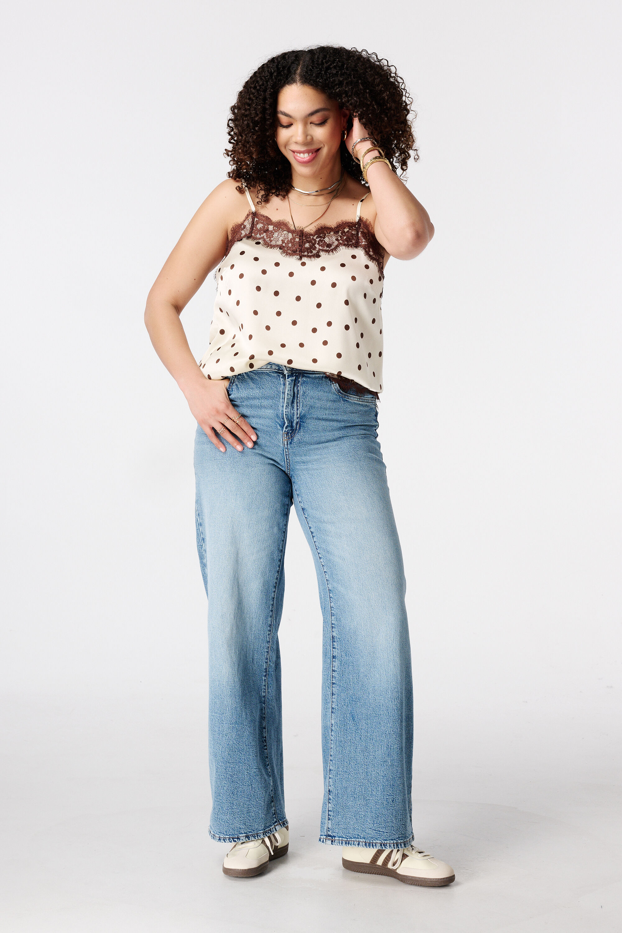 Blouse &agrave; pois avec dentelle image number 5