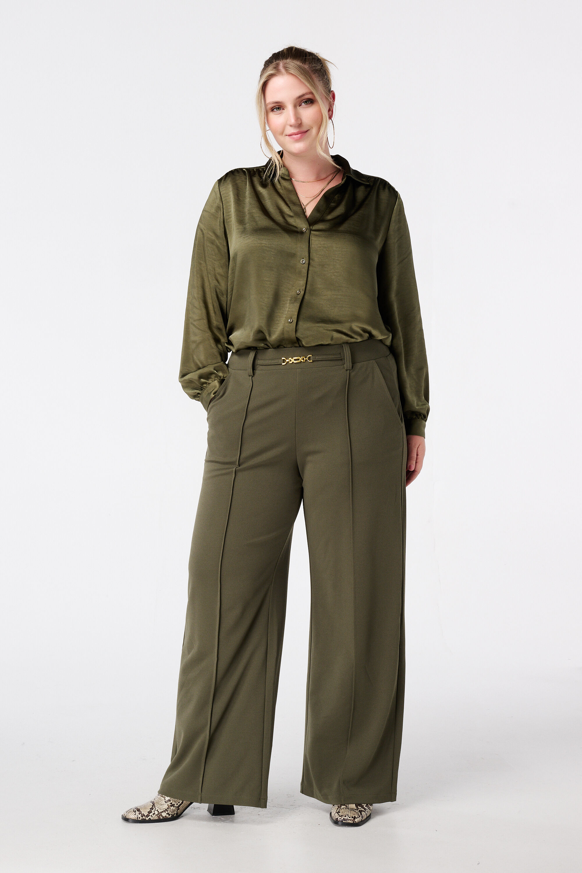 Blouse aspect satin&eacute; image number 5