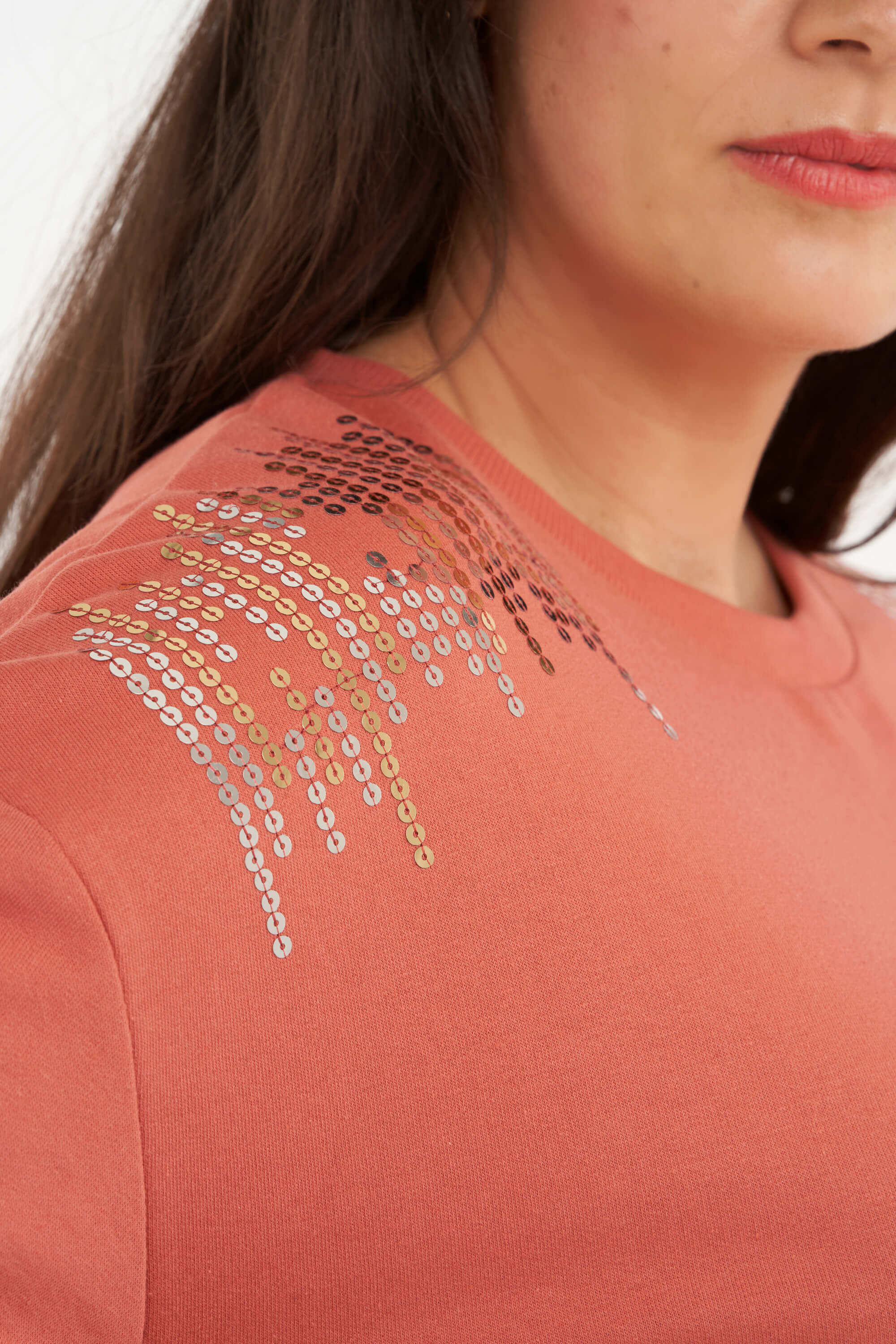 Pull avec des paillettes image number 4