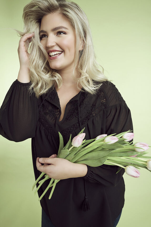 Chemisier décoré en dentelle  image number 0