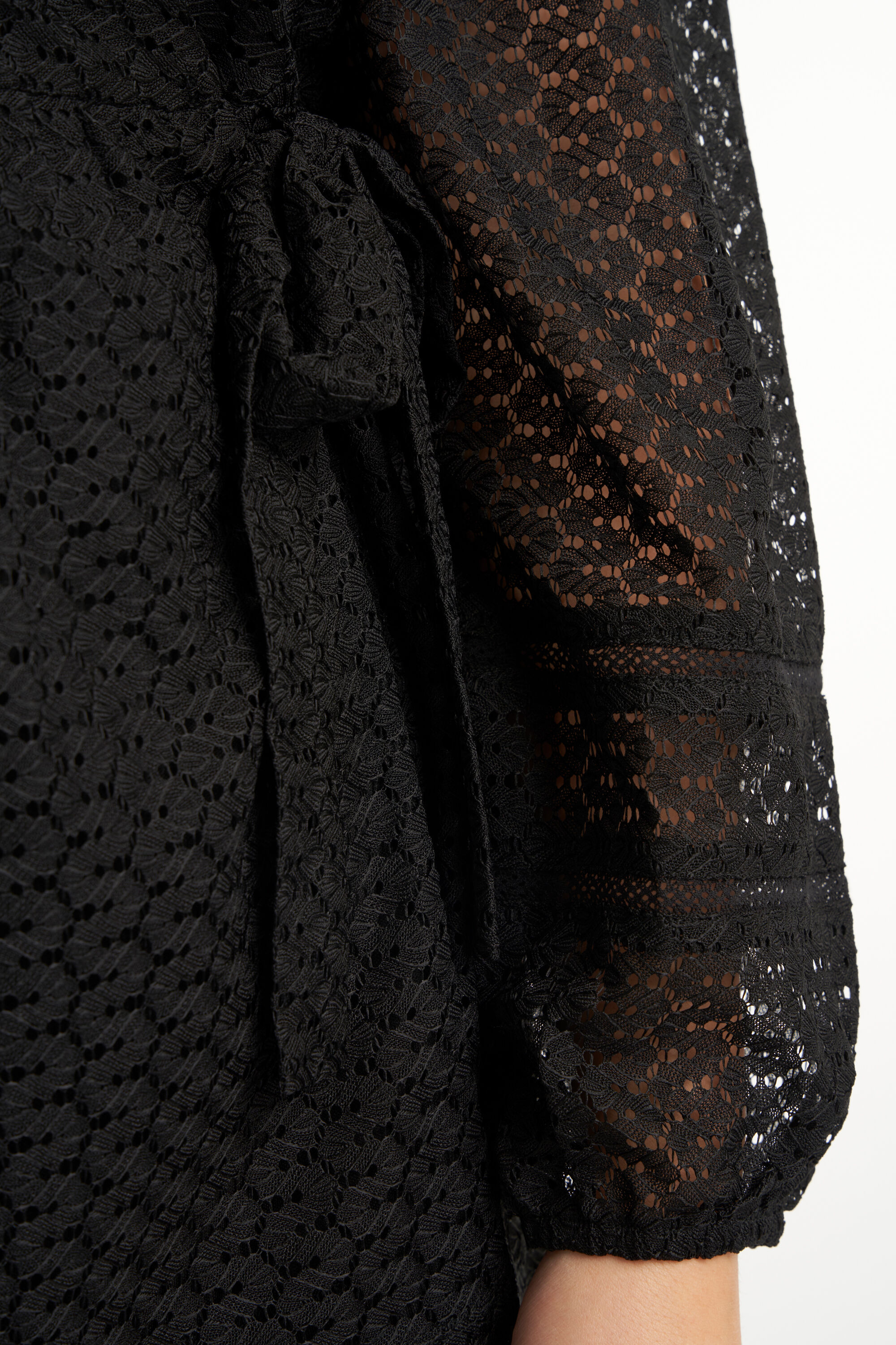 Haut portefeuille en dentelle image number 4