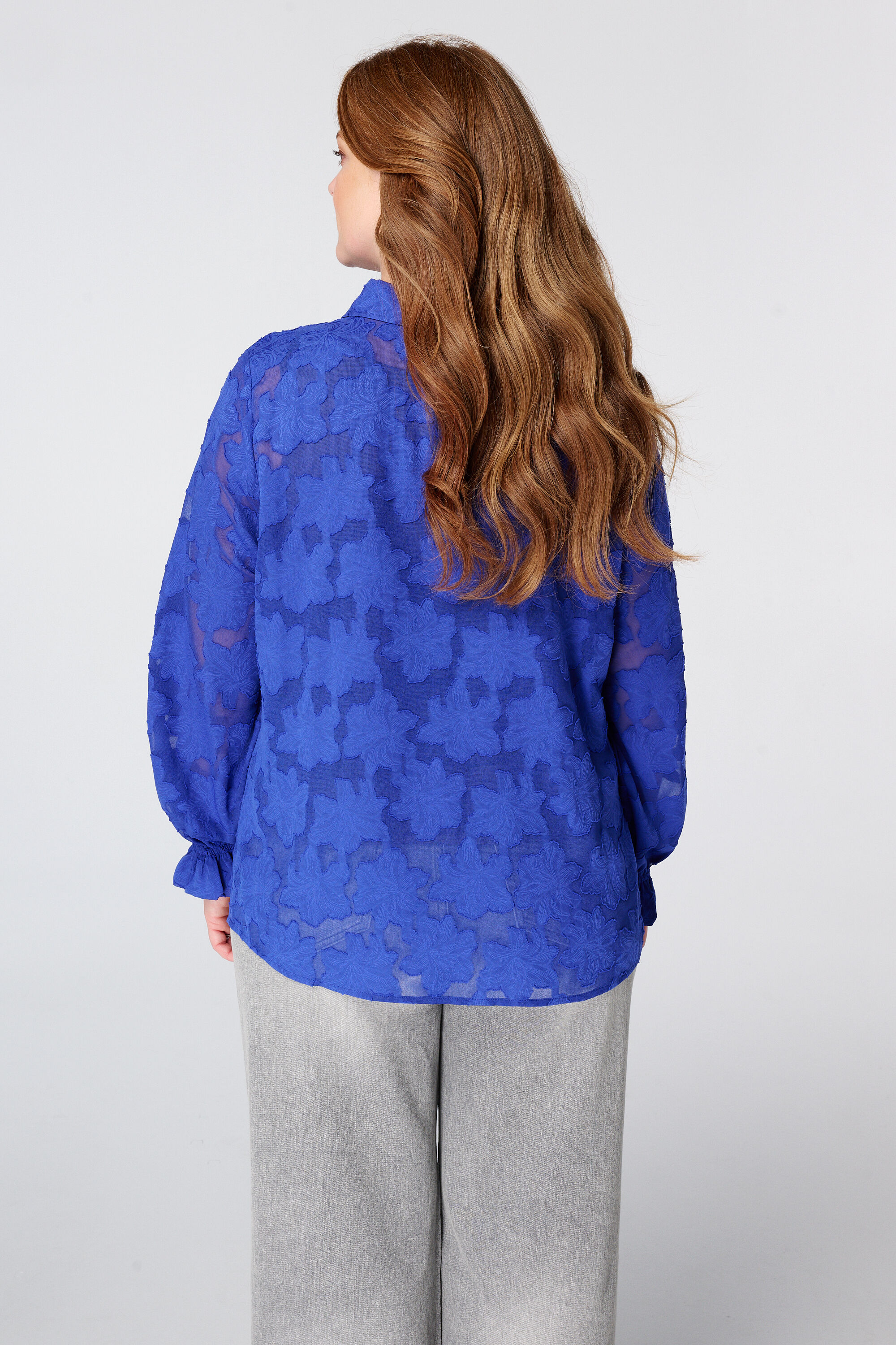 Blouse transparente &agrave; motif floral image number 3