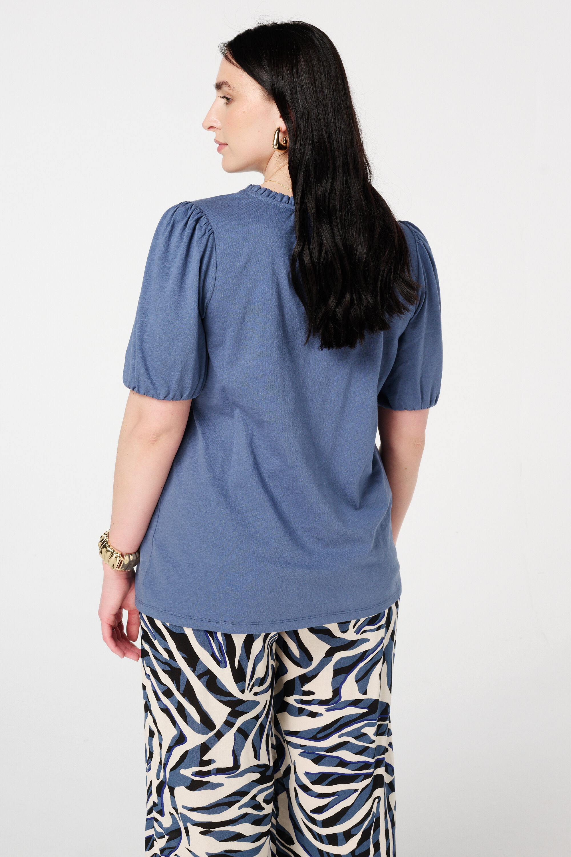 Haut avec col en V &agrave; volants image number 3