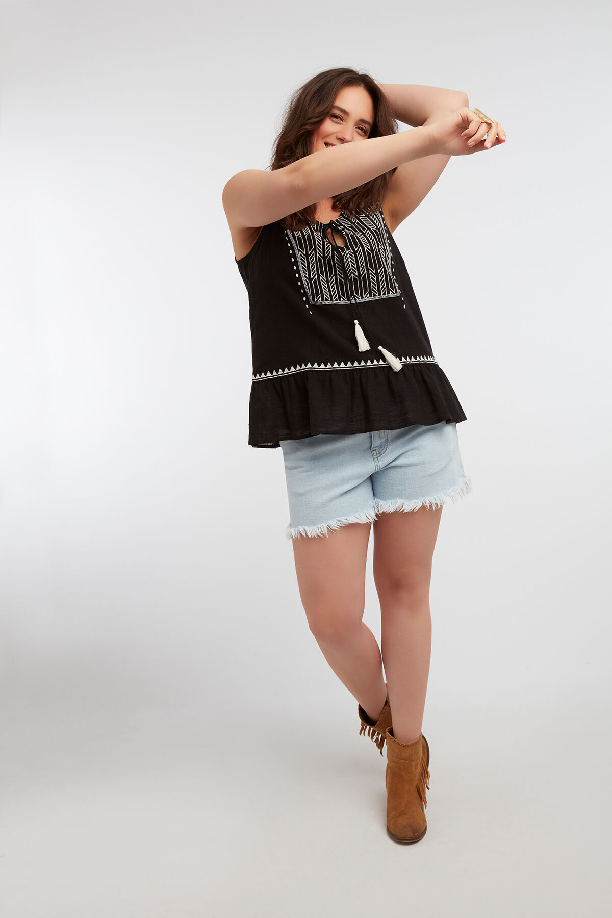 Chemisier brod&eacute; sans manches image number 5