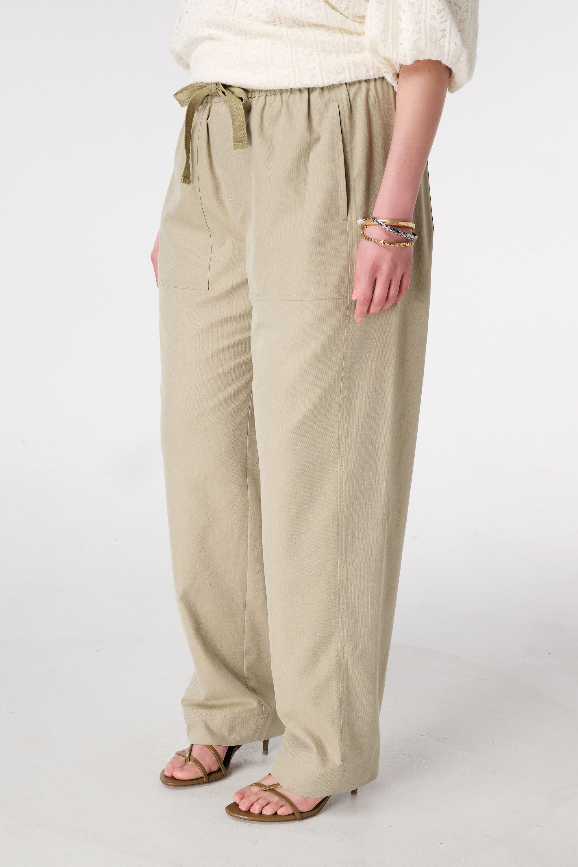 Pantalon cargo avec cordon image number 5