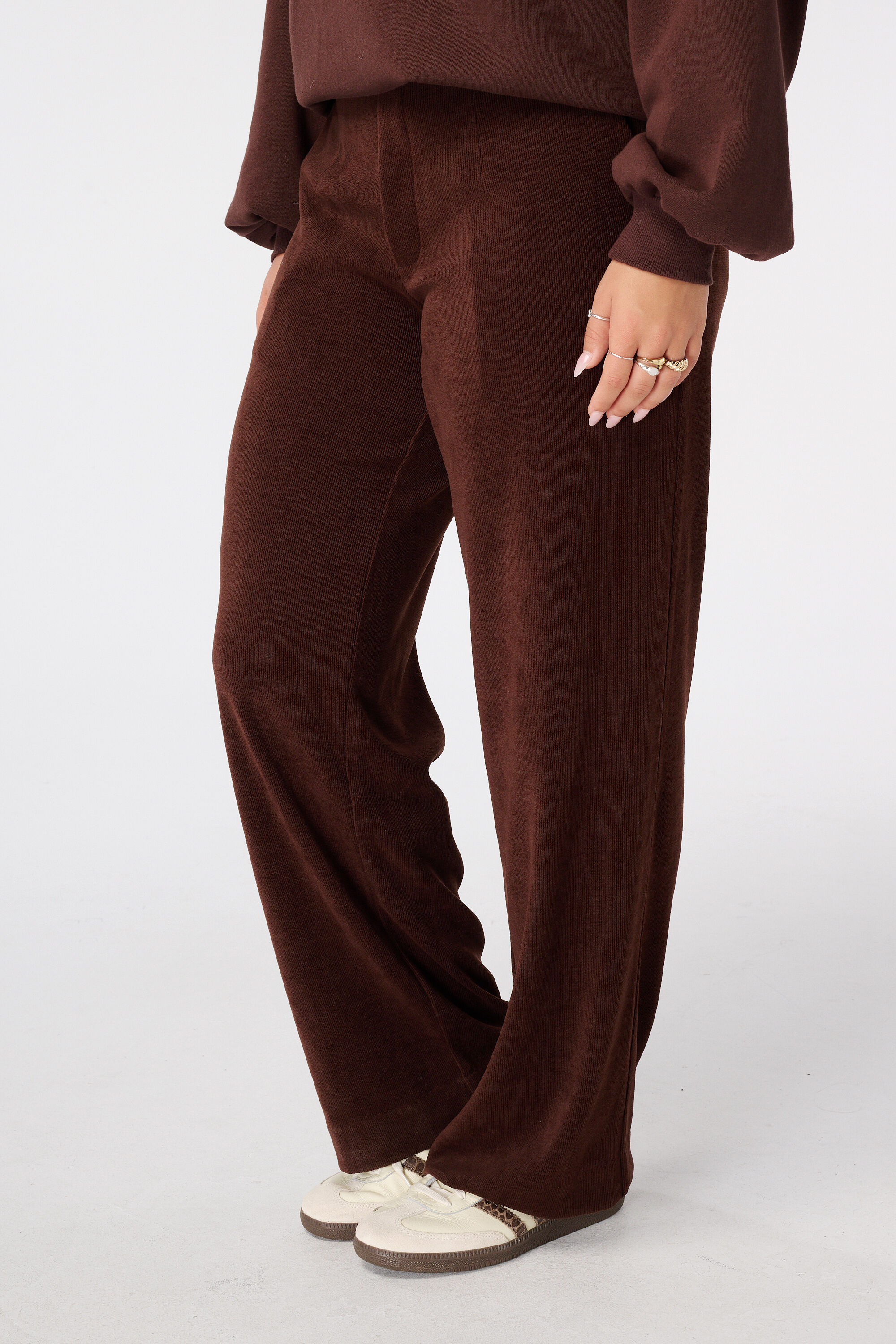 Pantalon large en velours c&ocirc;tel&eacute; image number 3