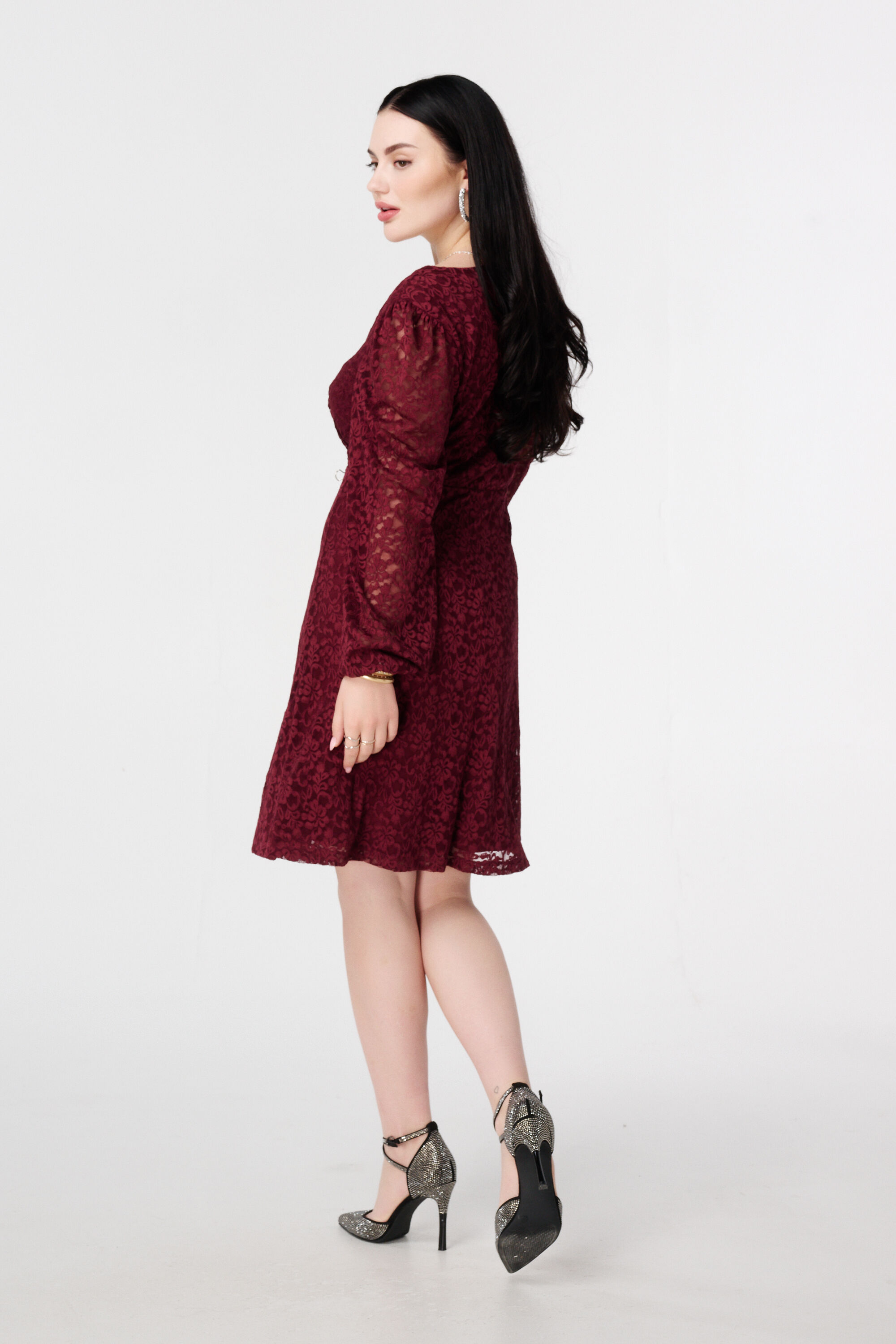 Robe en dentelle avec d&eacute;tail boutonn&eacute; image number 3