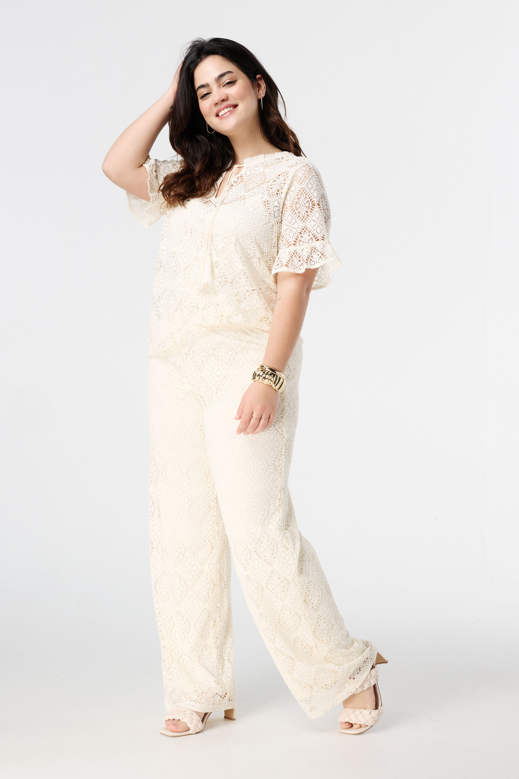 Haut en dentelle avec manches courtes  image number 5