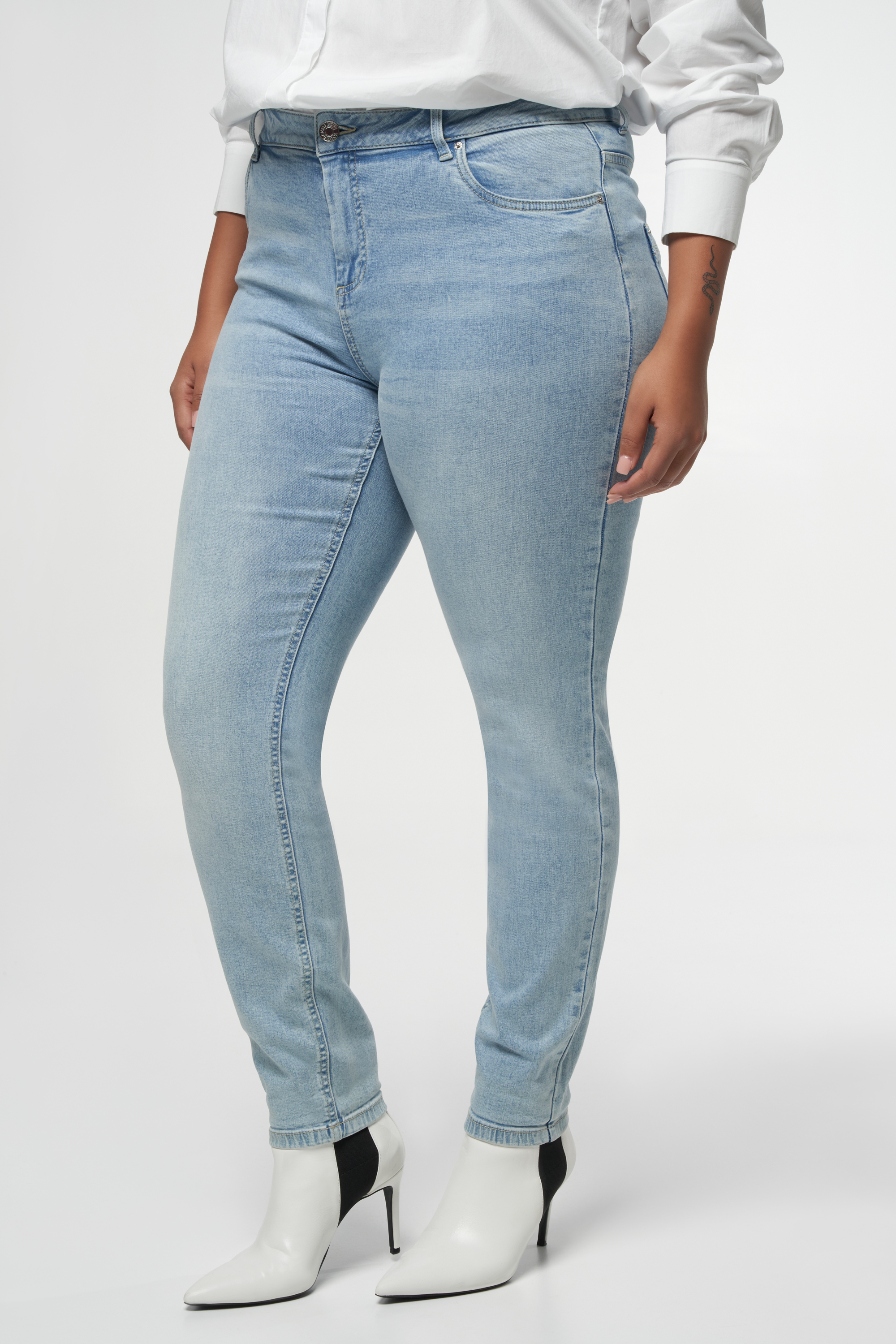 Jean coupe slim IRIS image number null