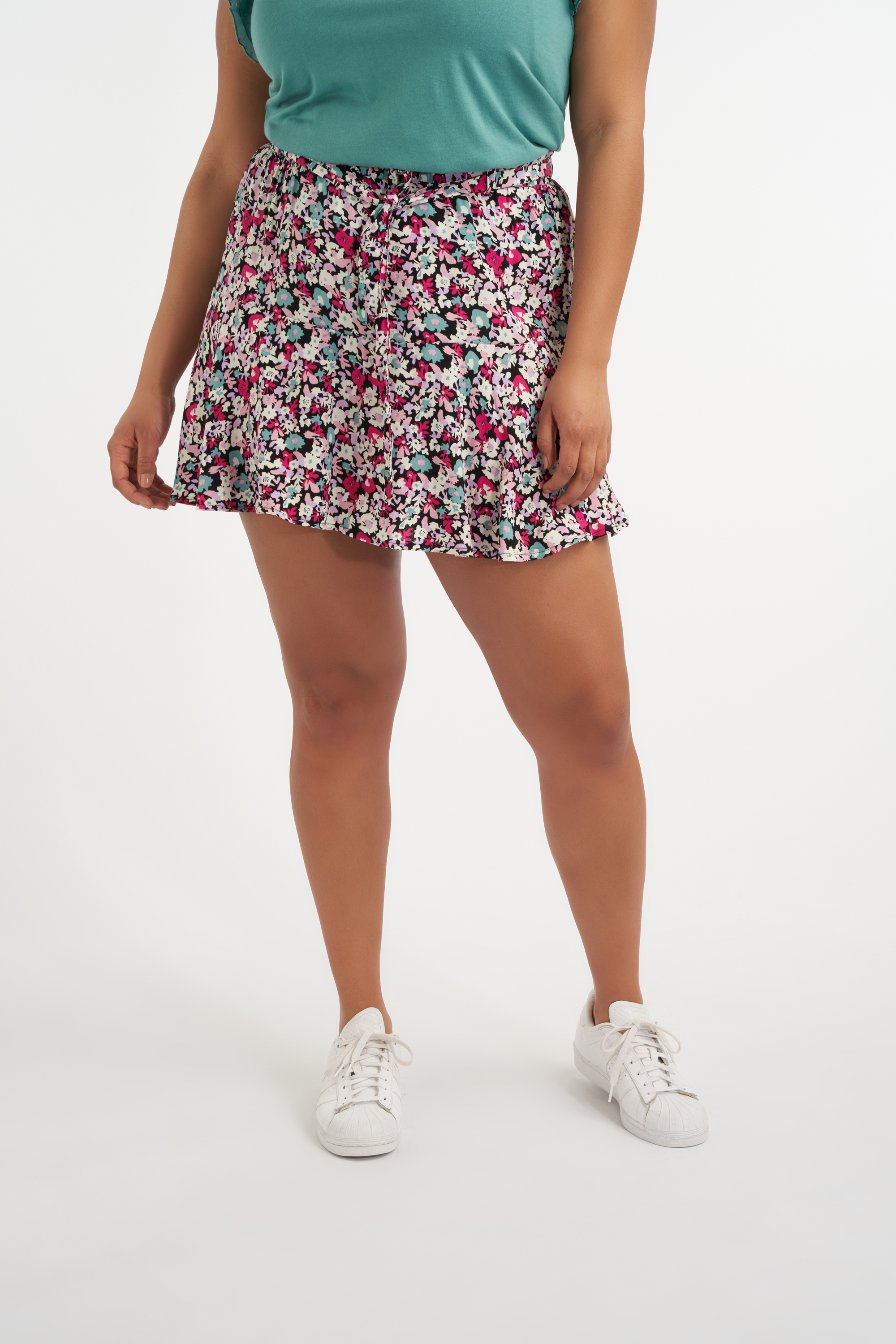 Jupe-short &agrave; ceinture nou&eacute;e image number null