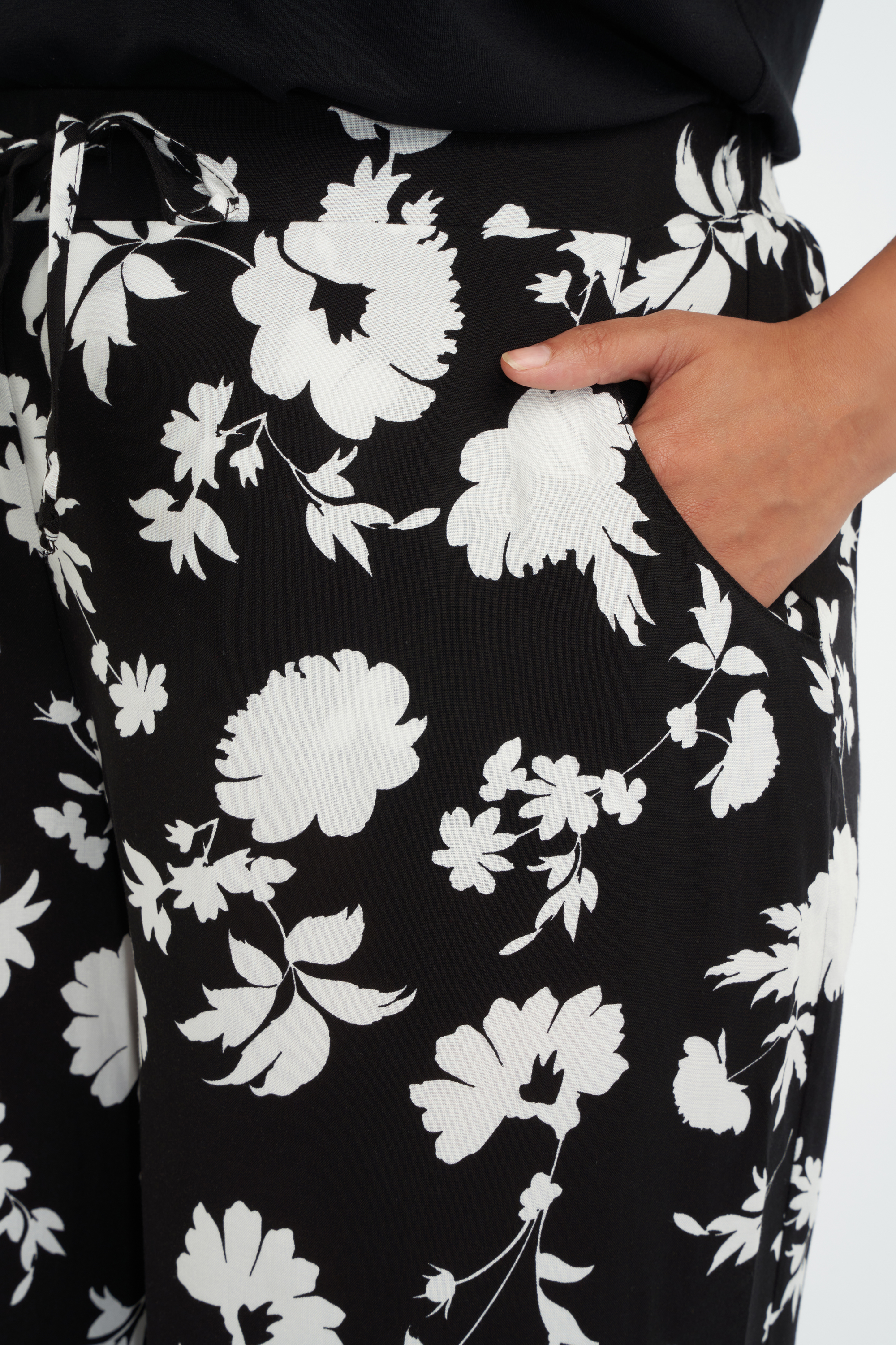 Pantalon large imprim&eacute; image number null