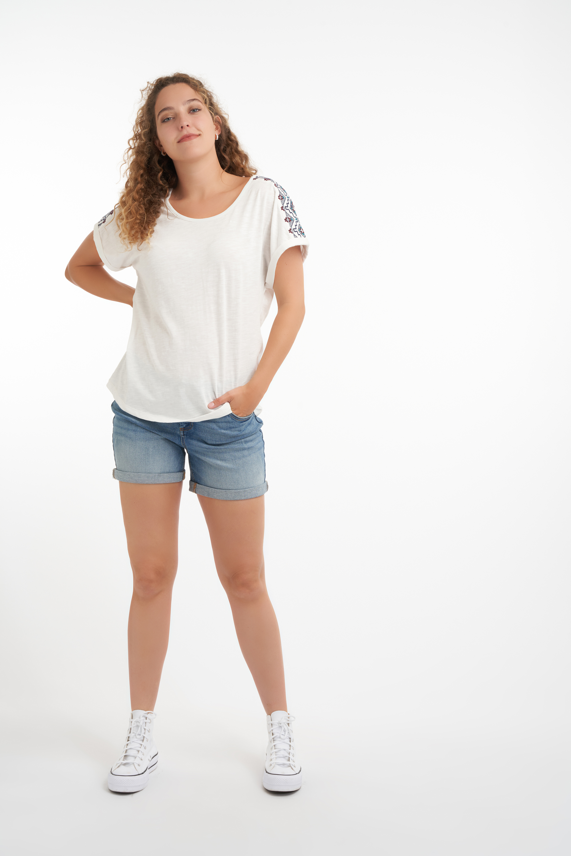 Haut avec broderie image number null