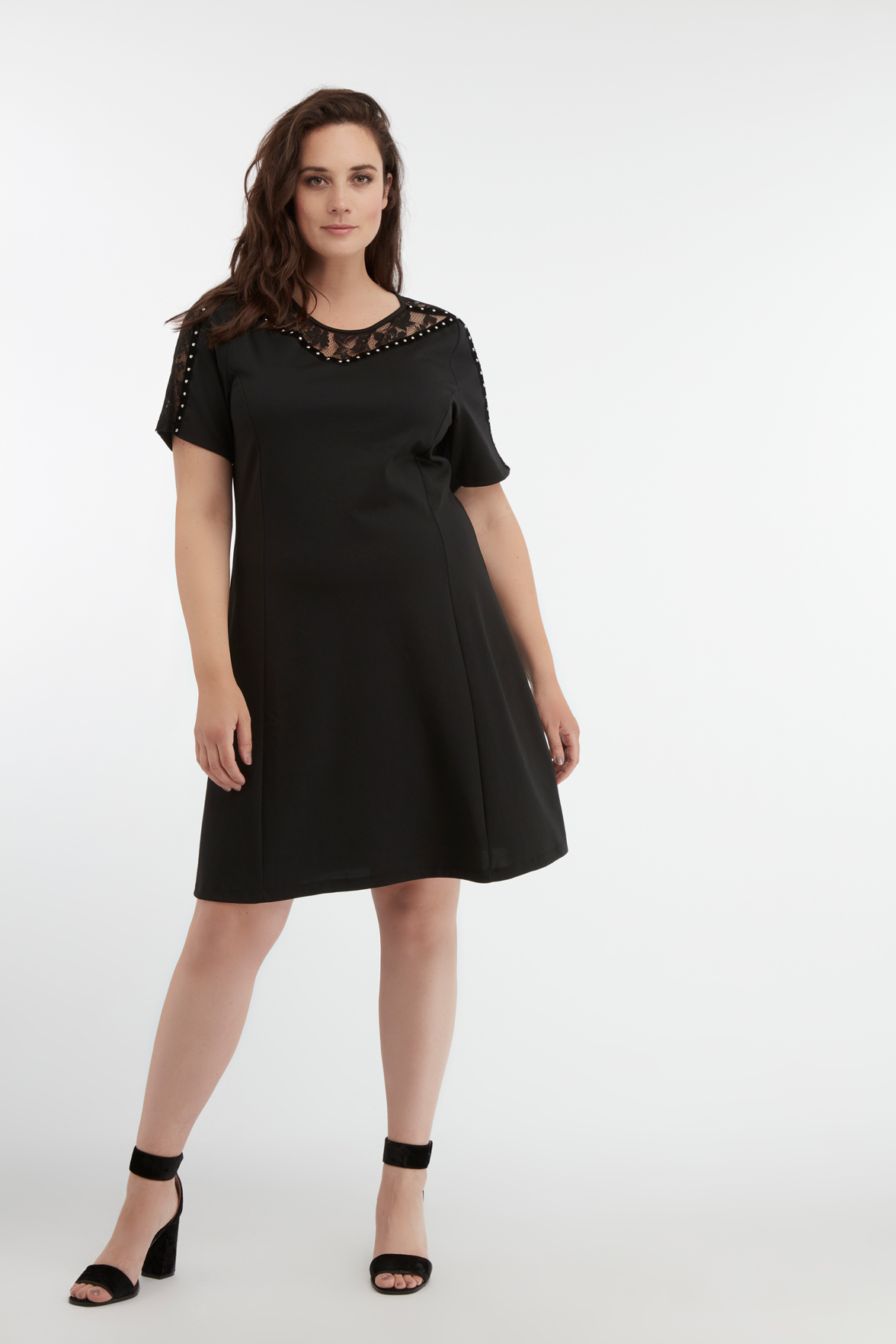 Femmes Robe avec un col en dentelle MS Mode