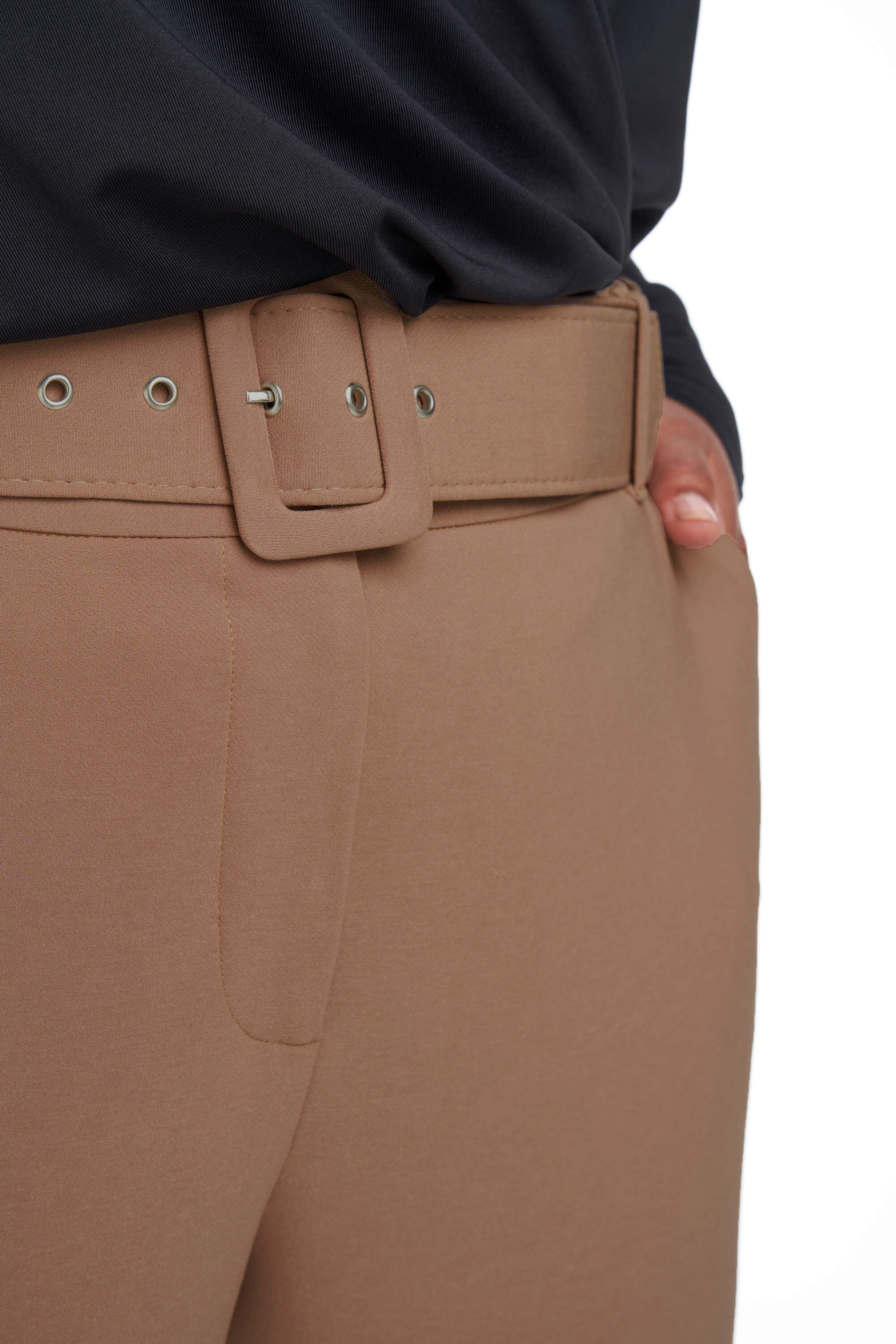 Pantalon avec ceinture image number 4