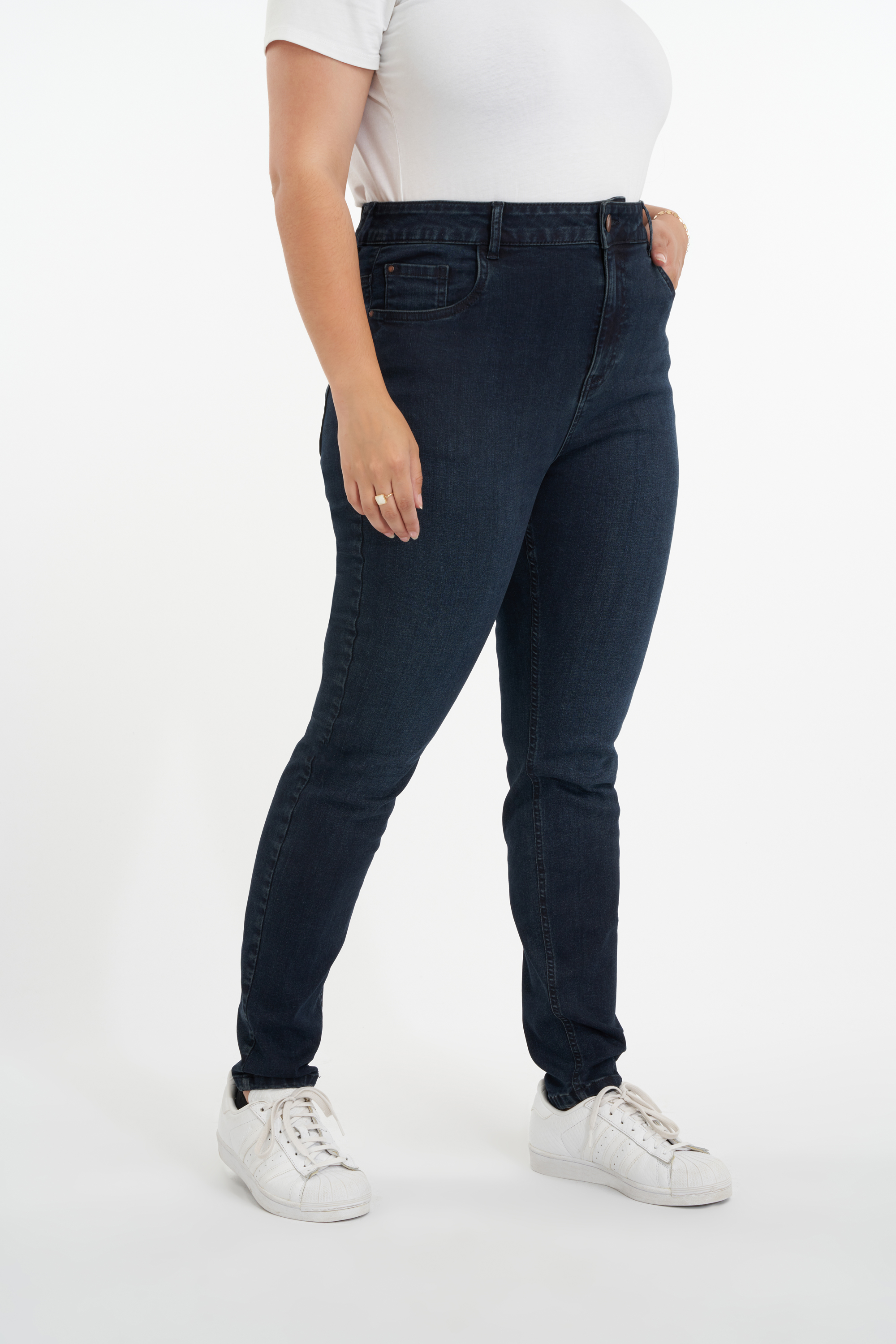 Skinny leg high waist CHERRY jeans image number 4