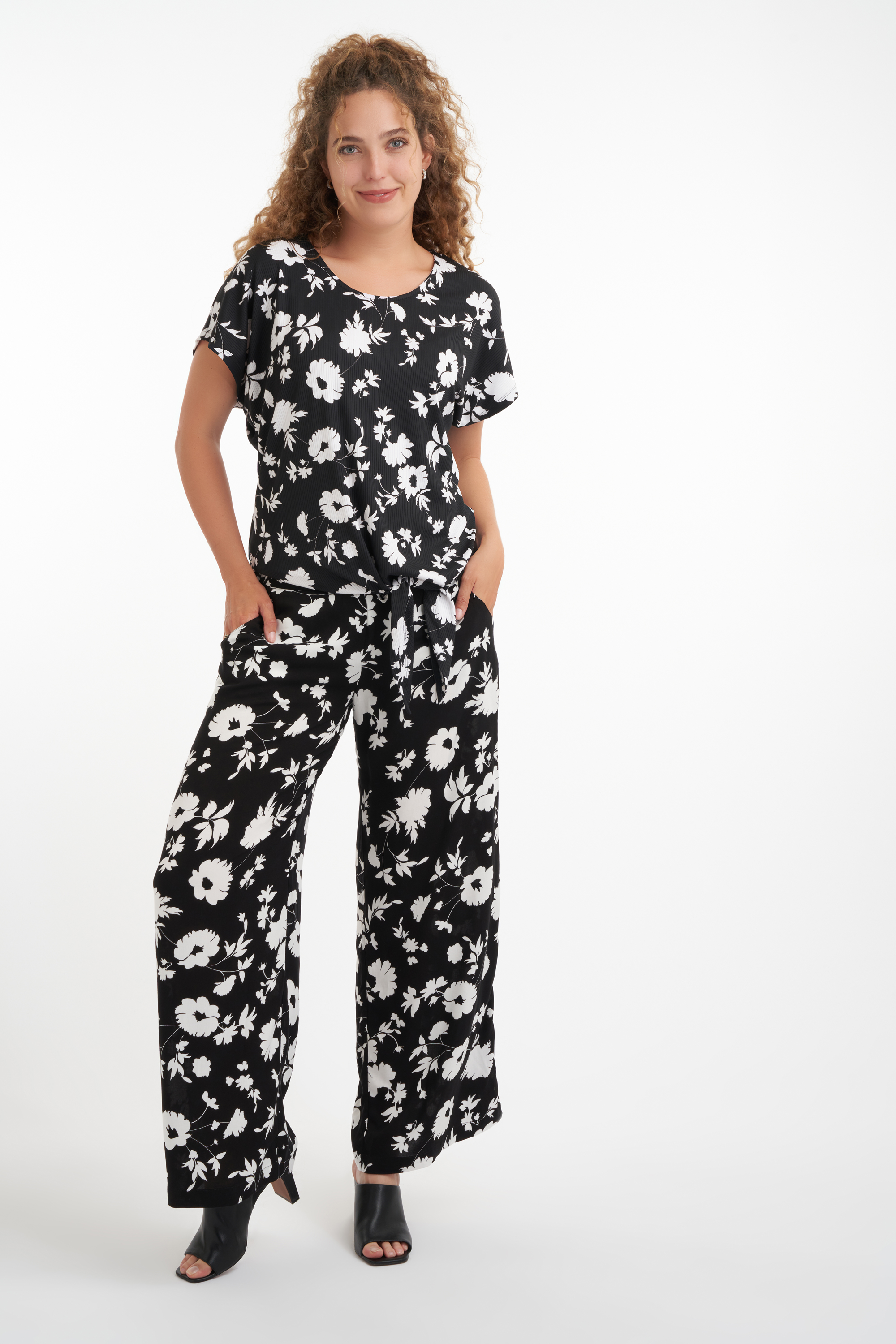 Pantalon large imprim&eacute; image number null