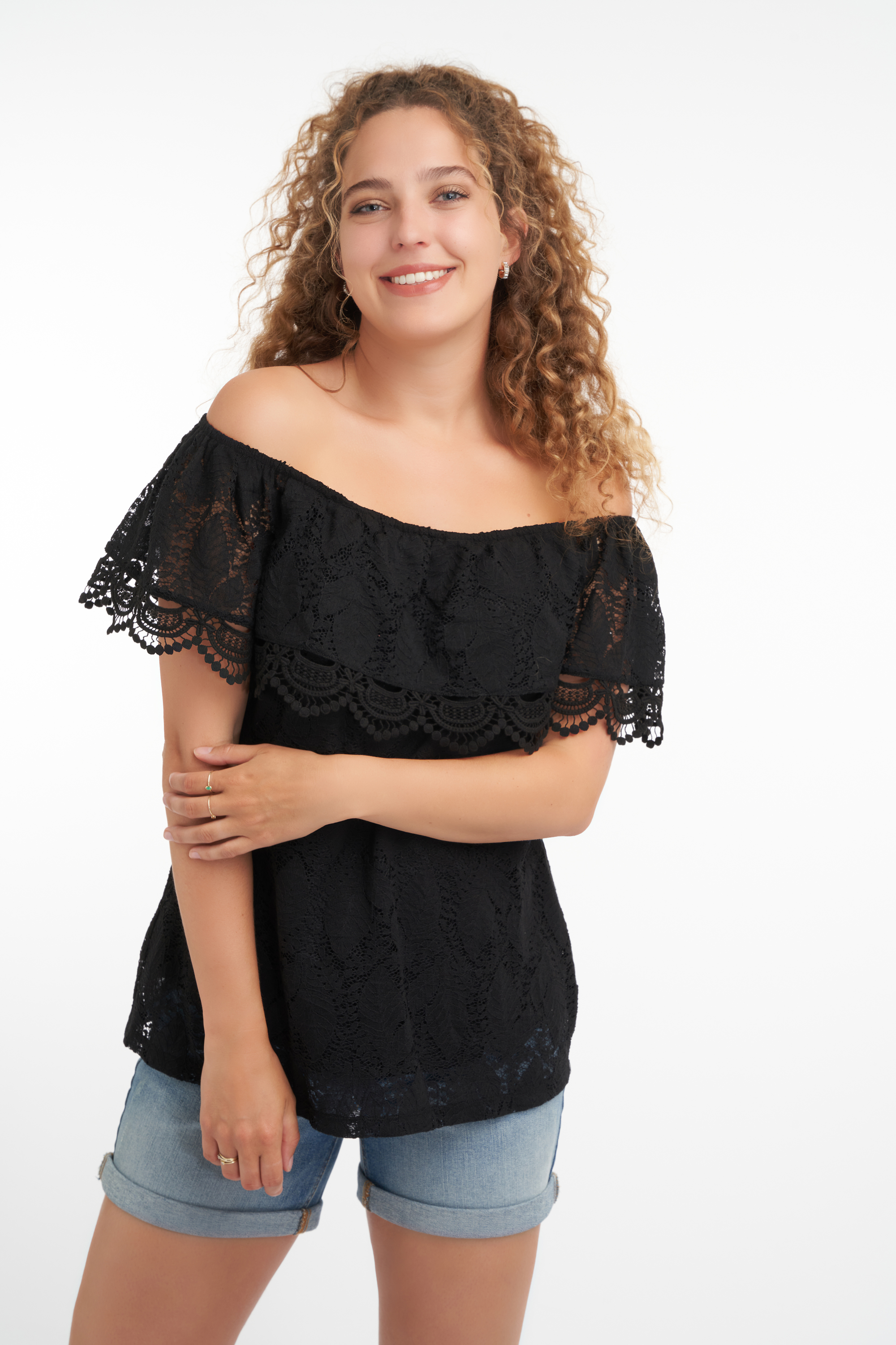 Haut en dentelle &agrave; &eacute;paules d&eacute;nud&eacute;es image number null