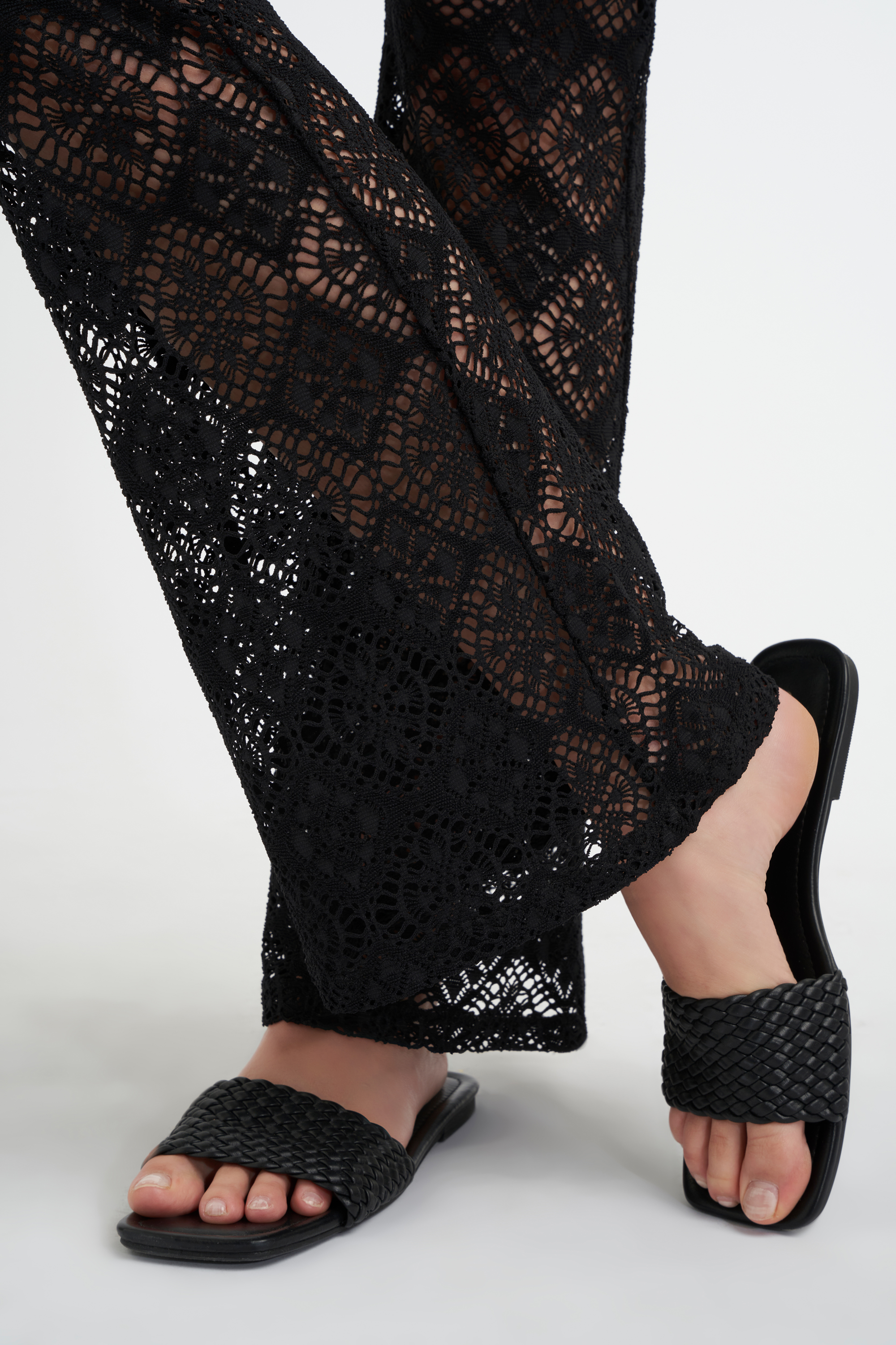 Legging &eacute;vas&eacute; en dentelle  image number null